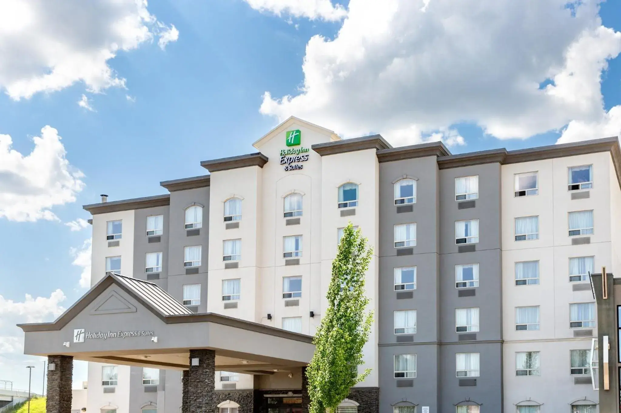 Property building in Holiday Inn Express Edmonton North by IHG Property building in Holiday Inn Express Edmonton North by IHG