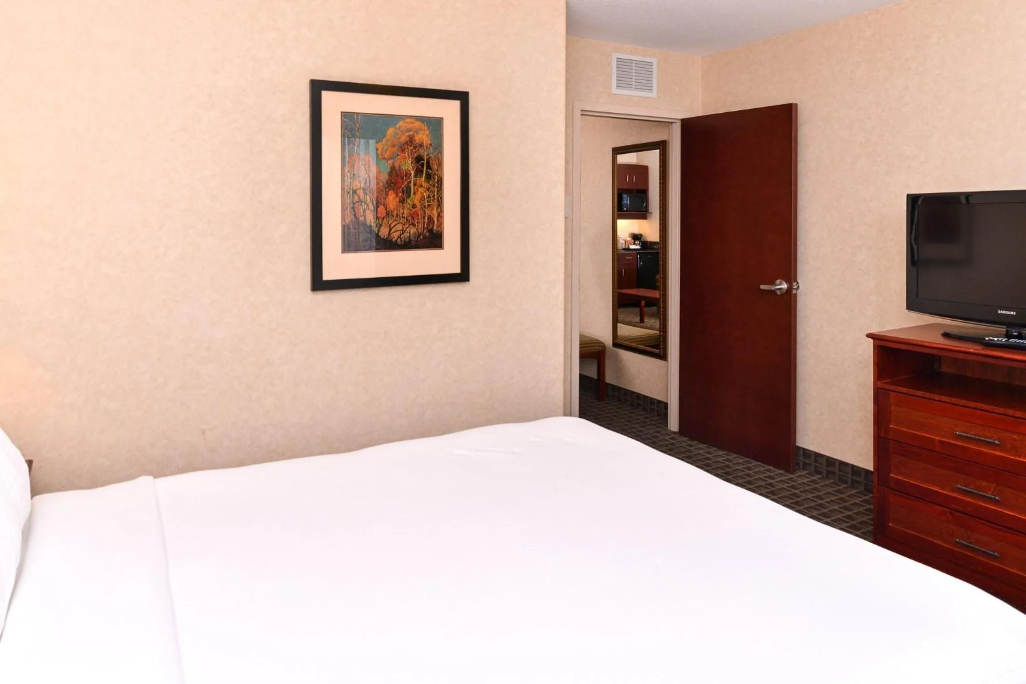 Photo of the whole room, Bed in Holiday Inn Express Edmonton North by IHG