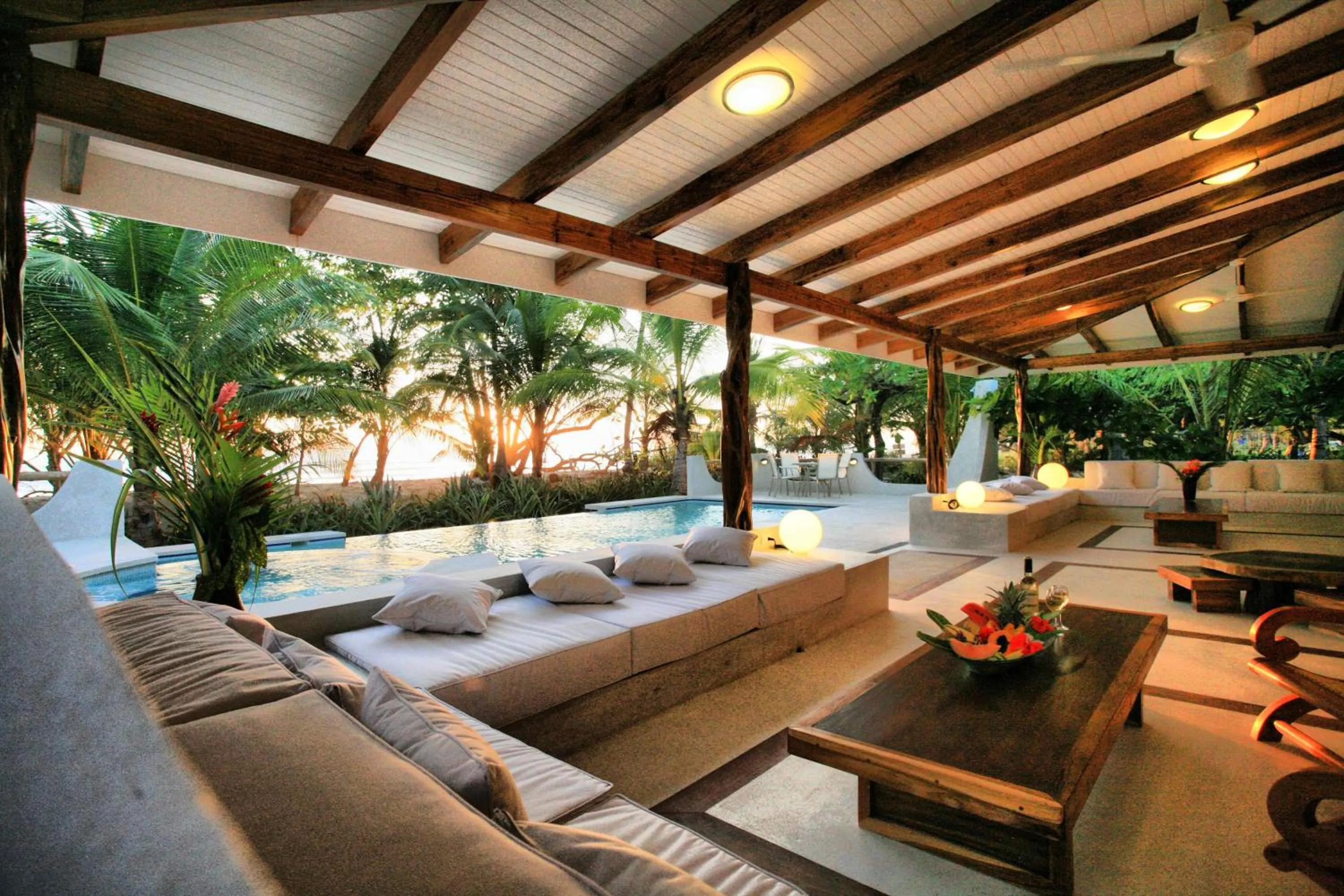 Communal lounge/ TV room in Hotel Tropico Latino