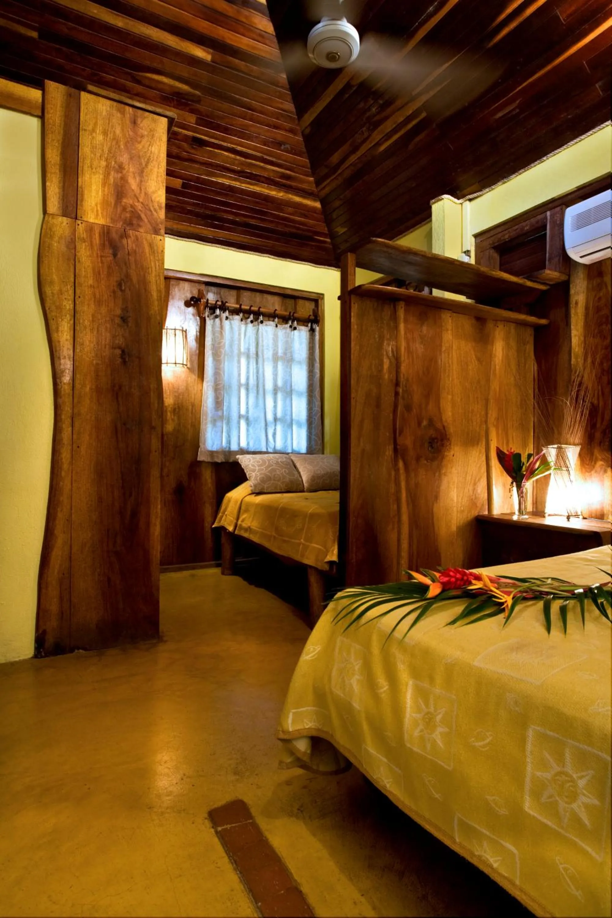 Decorative detail, Bed in Hotel Tropico Latino