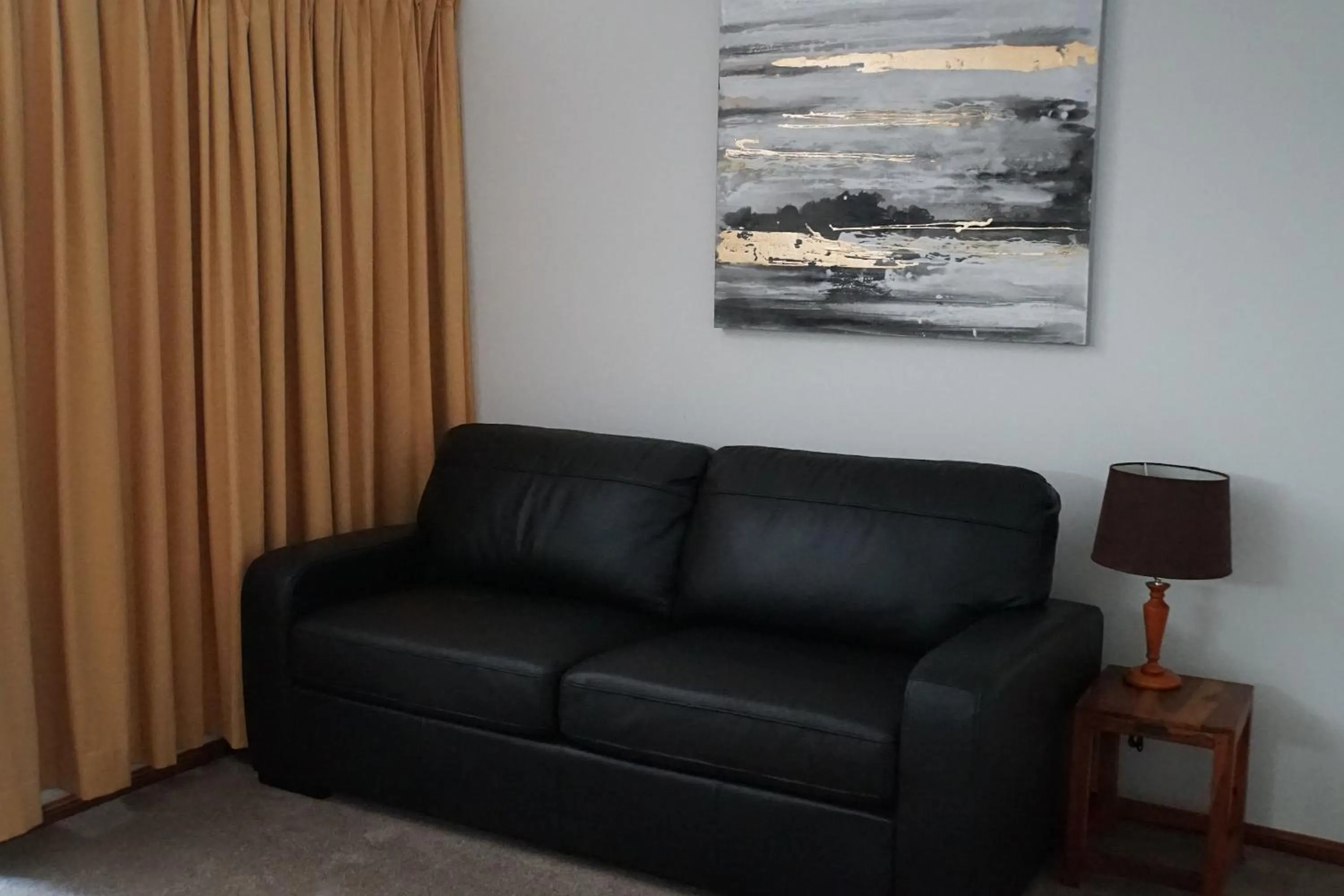 Seating area in Airlie Seaview Apartments