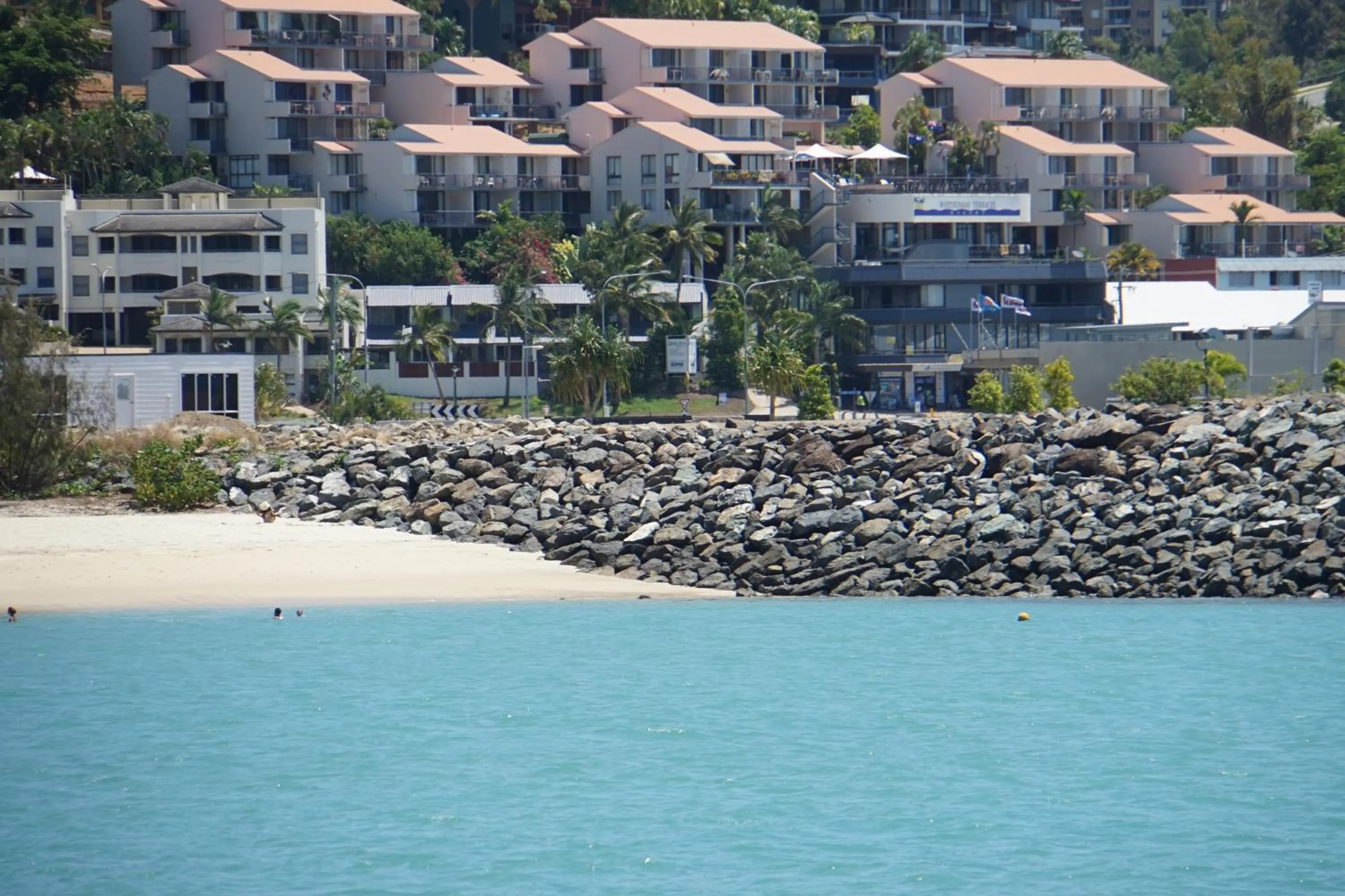 Property building in Airlie Seaview Apartments