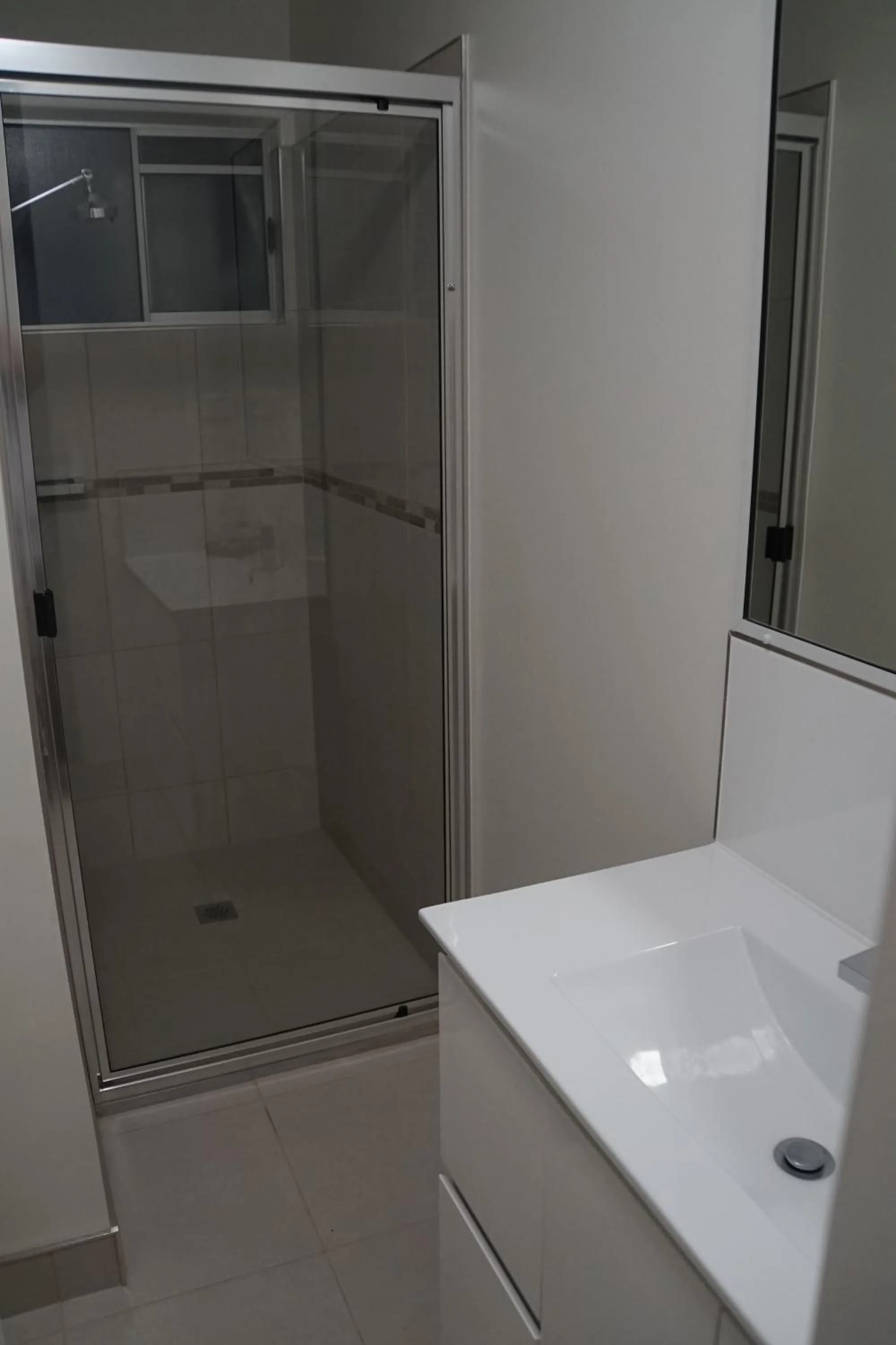 Shower in Airlie Seaview Apartments