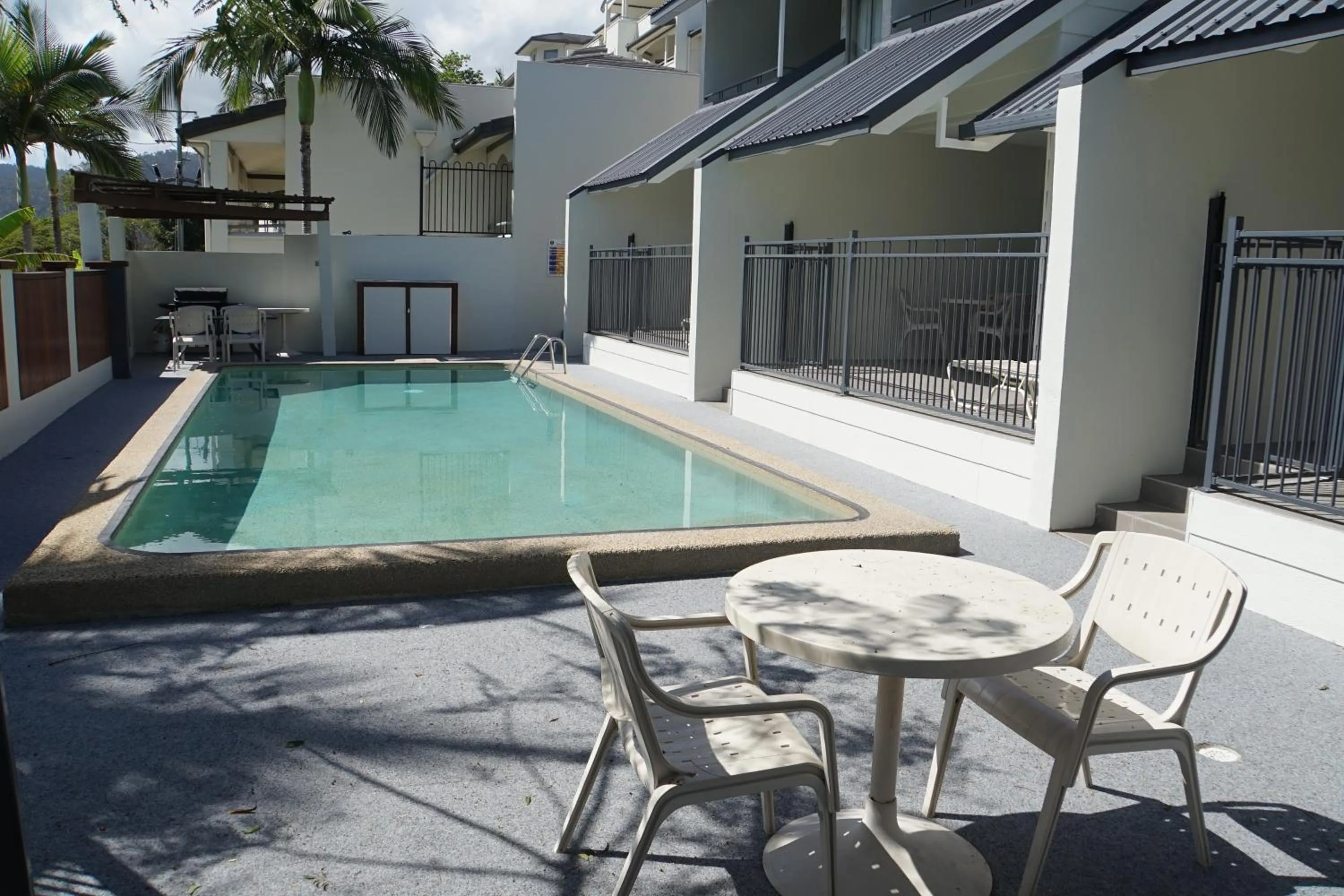 Property building in Airlie Seaview Apartments