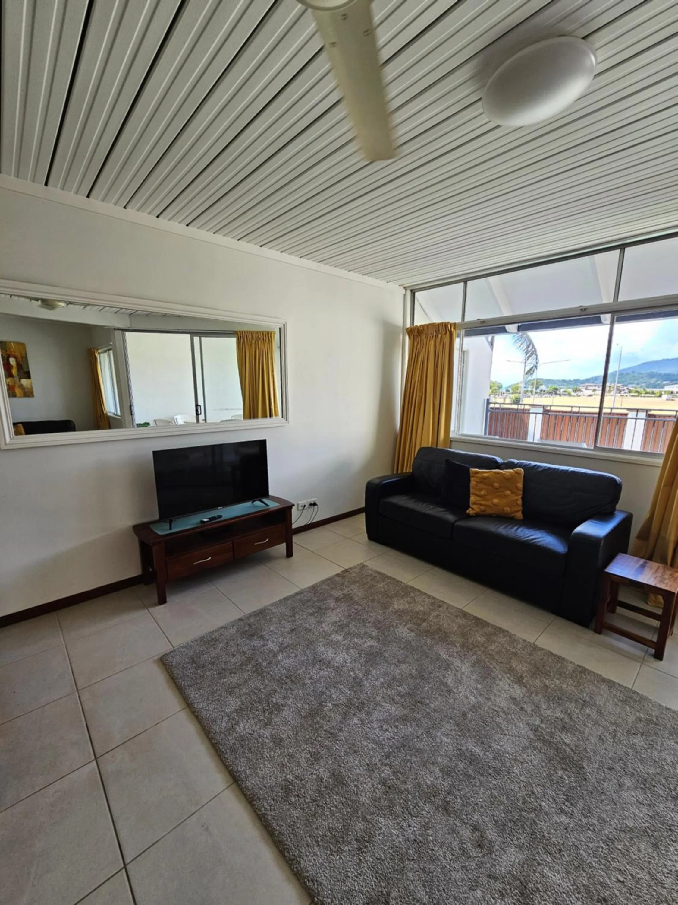Living room in Airlie Seaview Apartments
