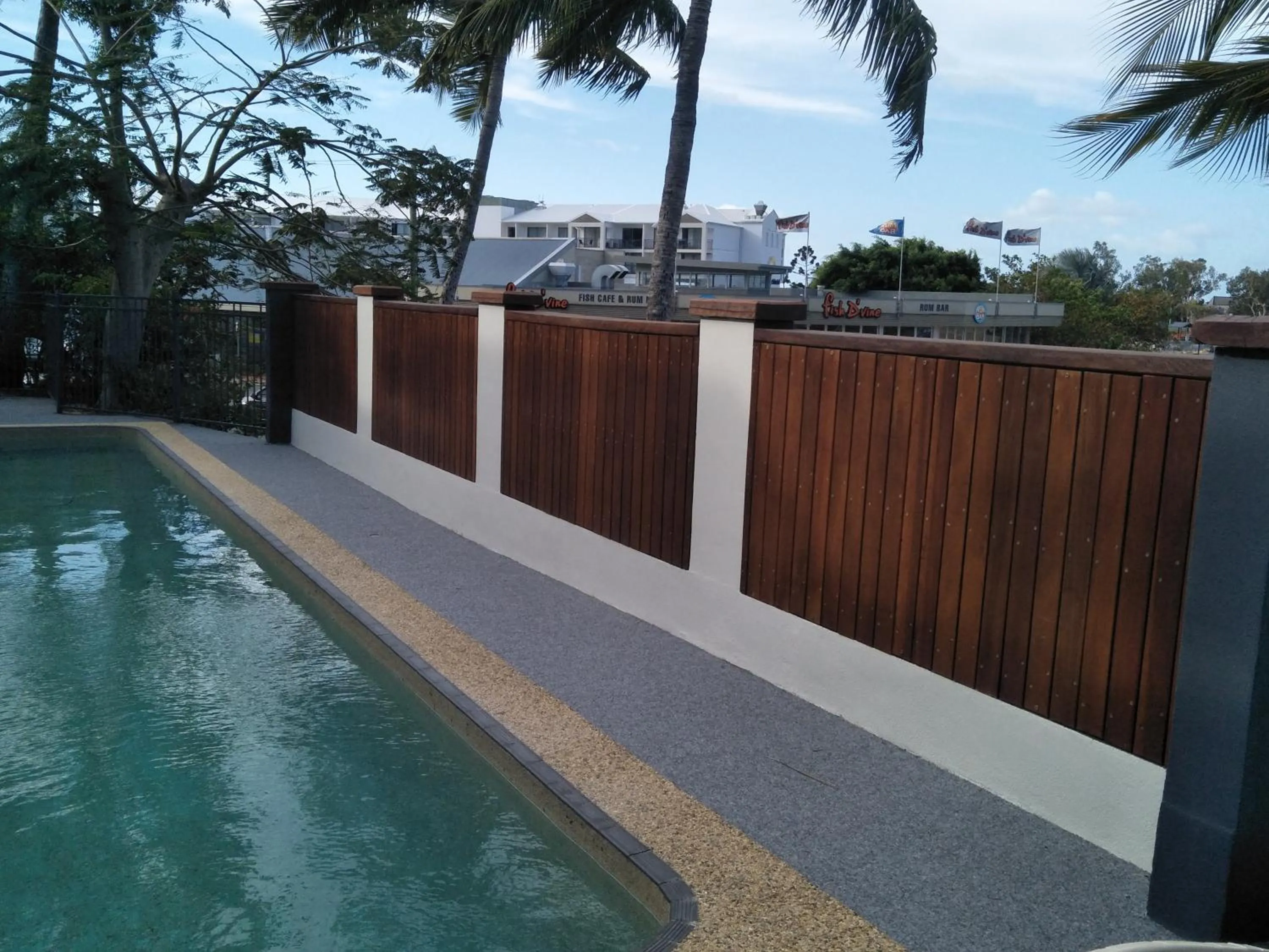 Swimming pool in Airlie Seaview Apartments