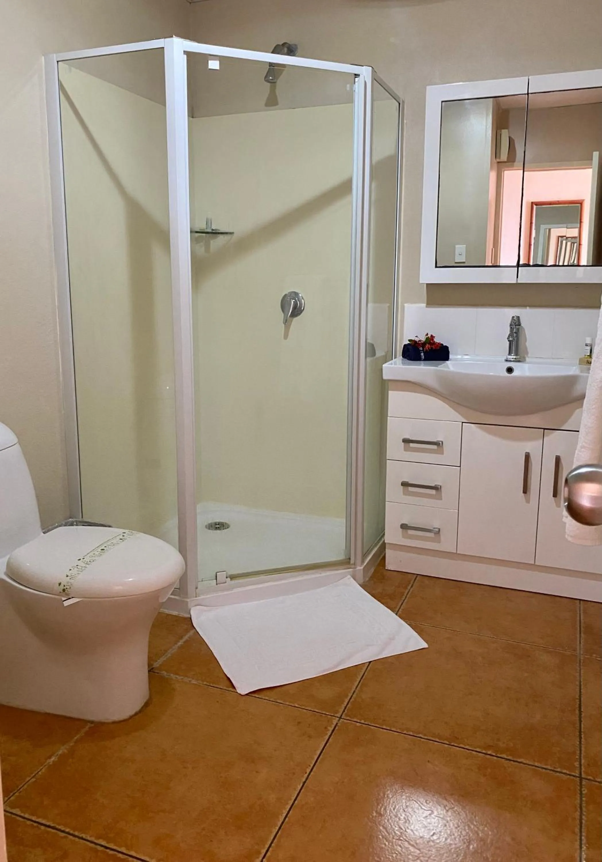 Shower in Little Italy Hotel