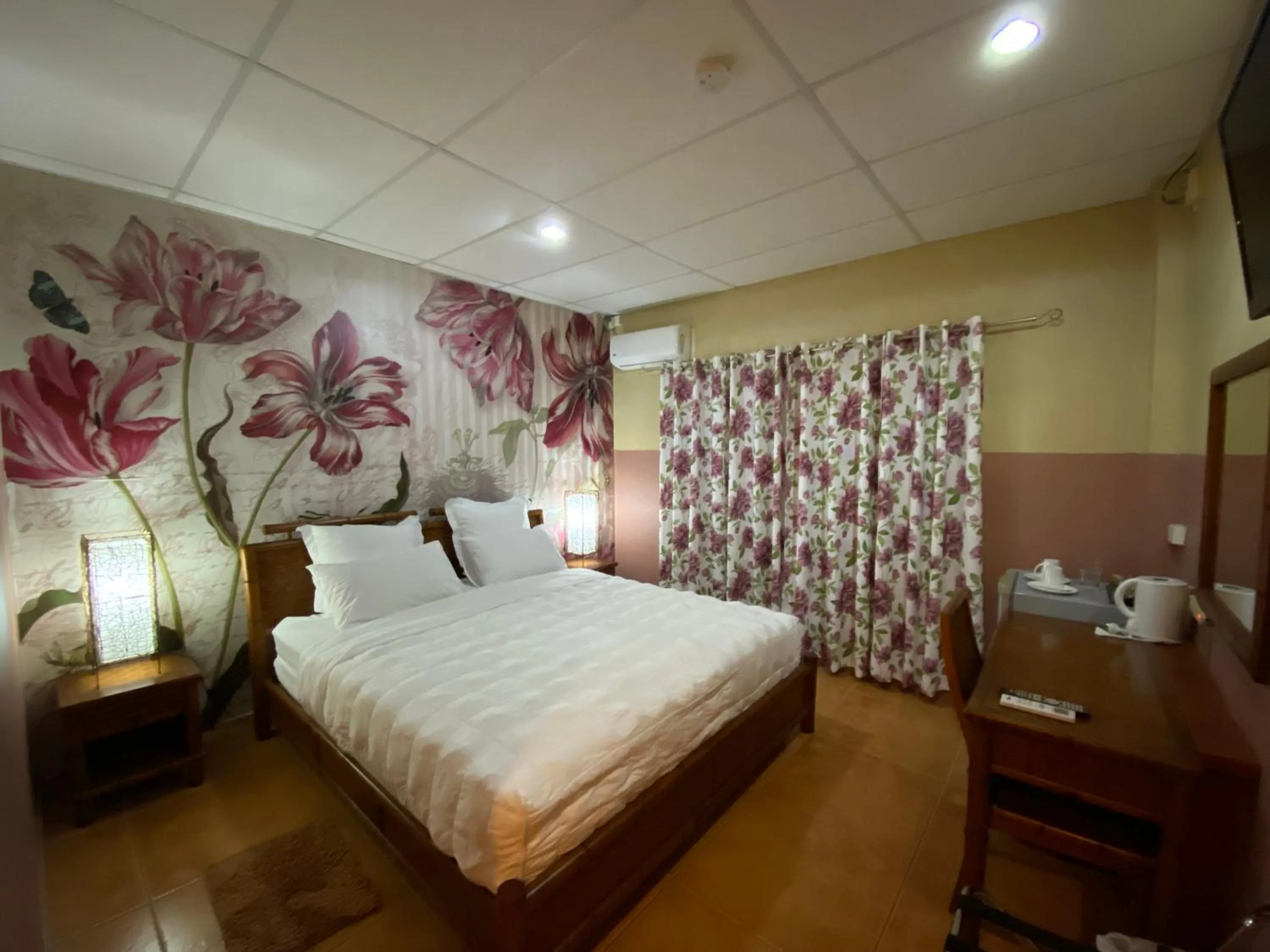 Bed in Little Italy Hotel