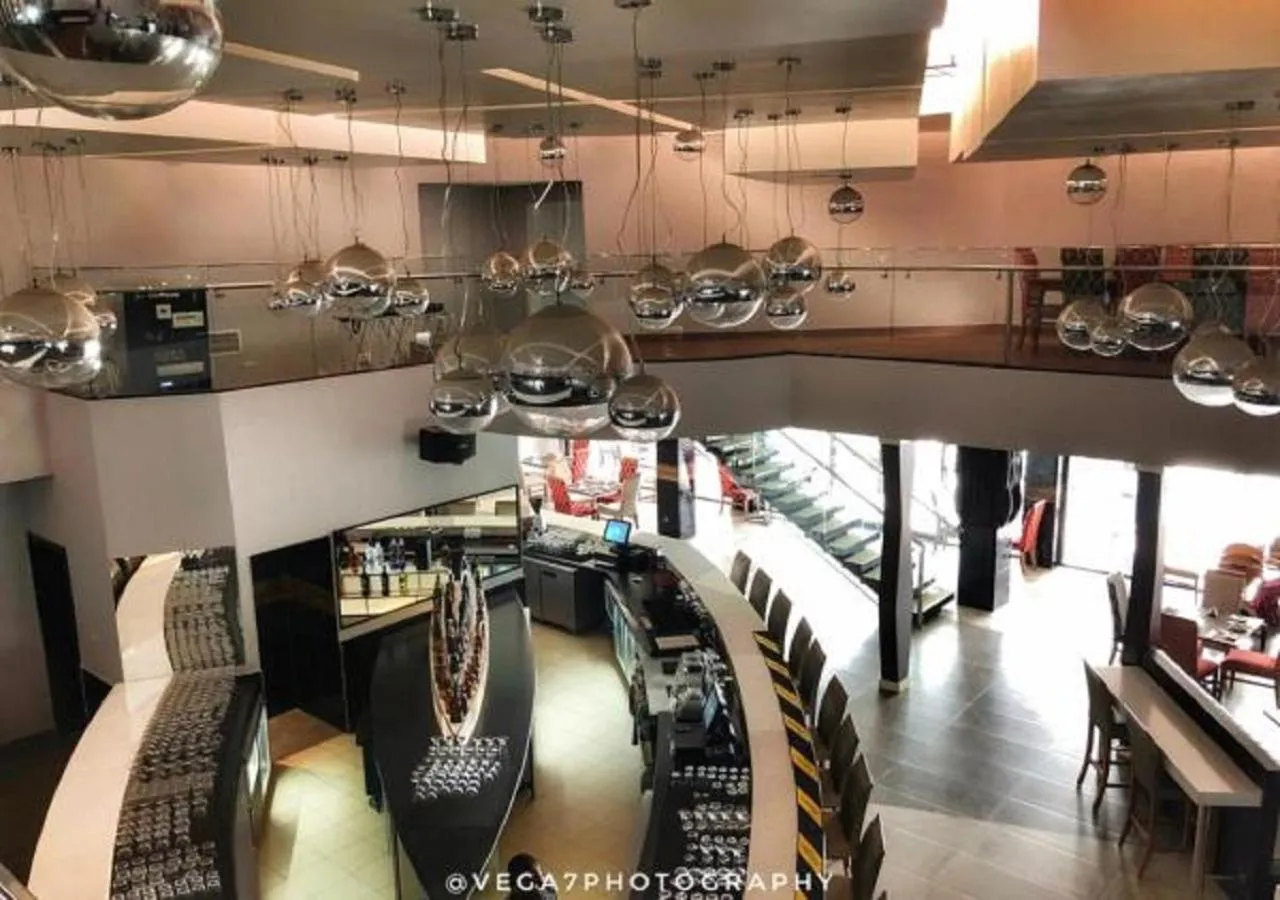 Restaurant/places to eat in The Francis Hotel