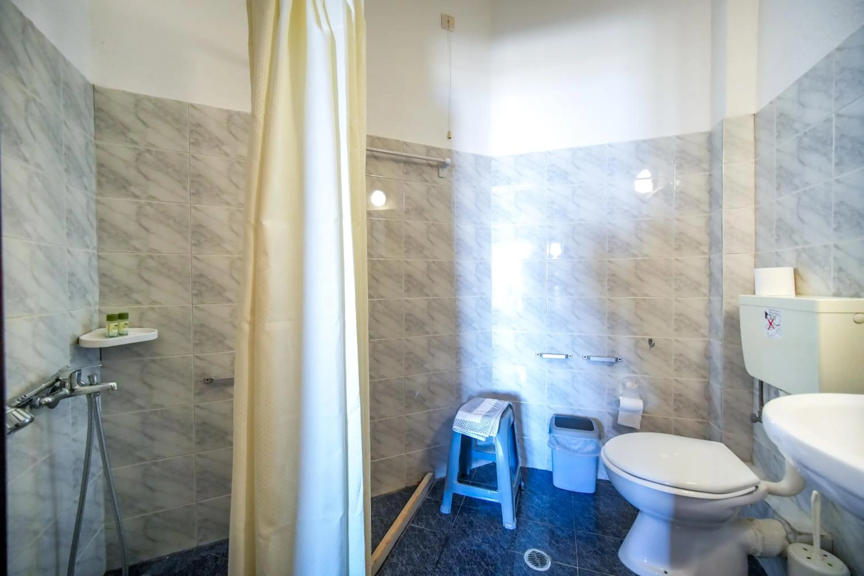 Shower in Hotel Hagiati