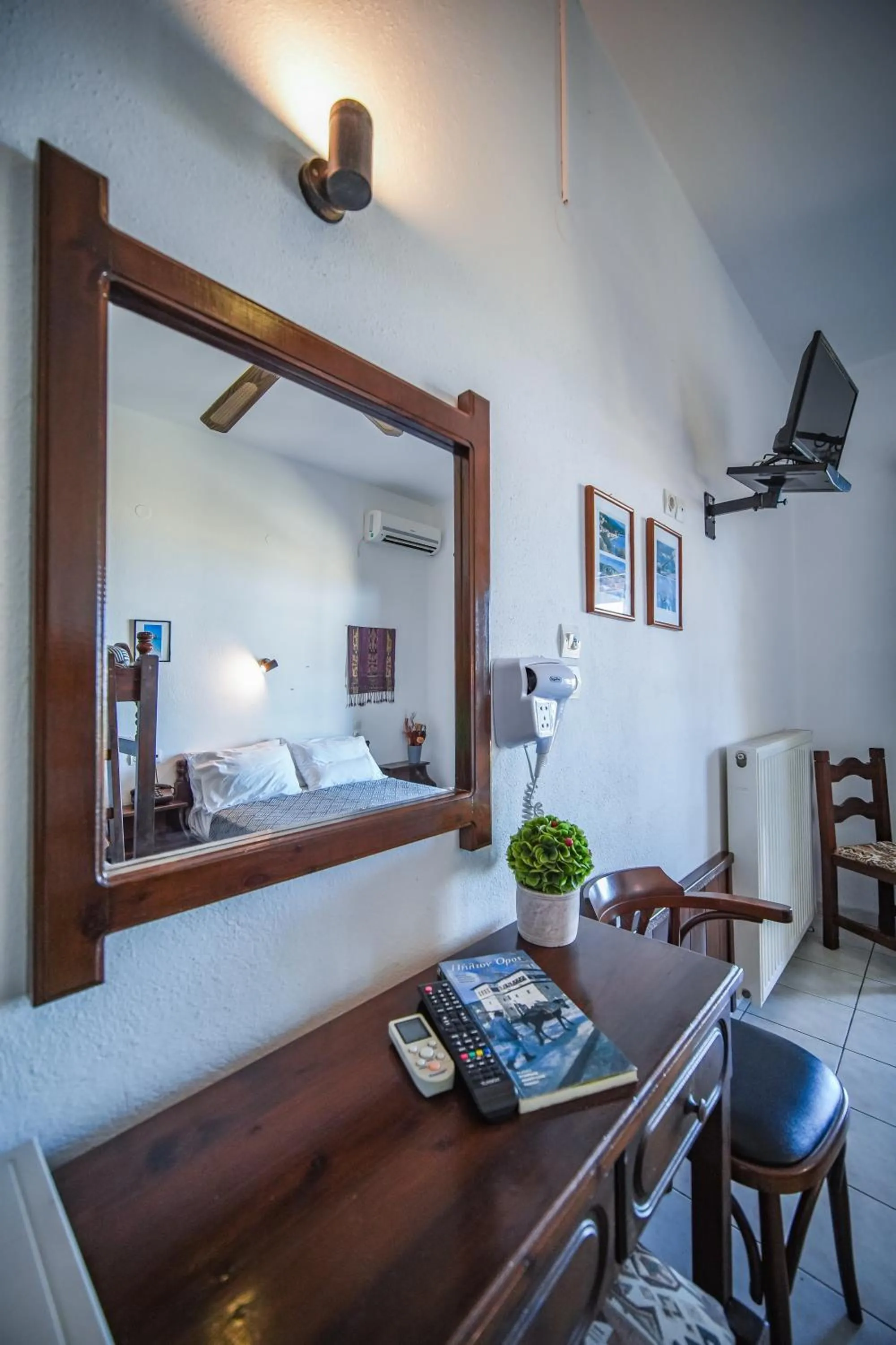 Bed in Hotel Hagiati