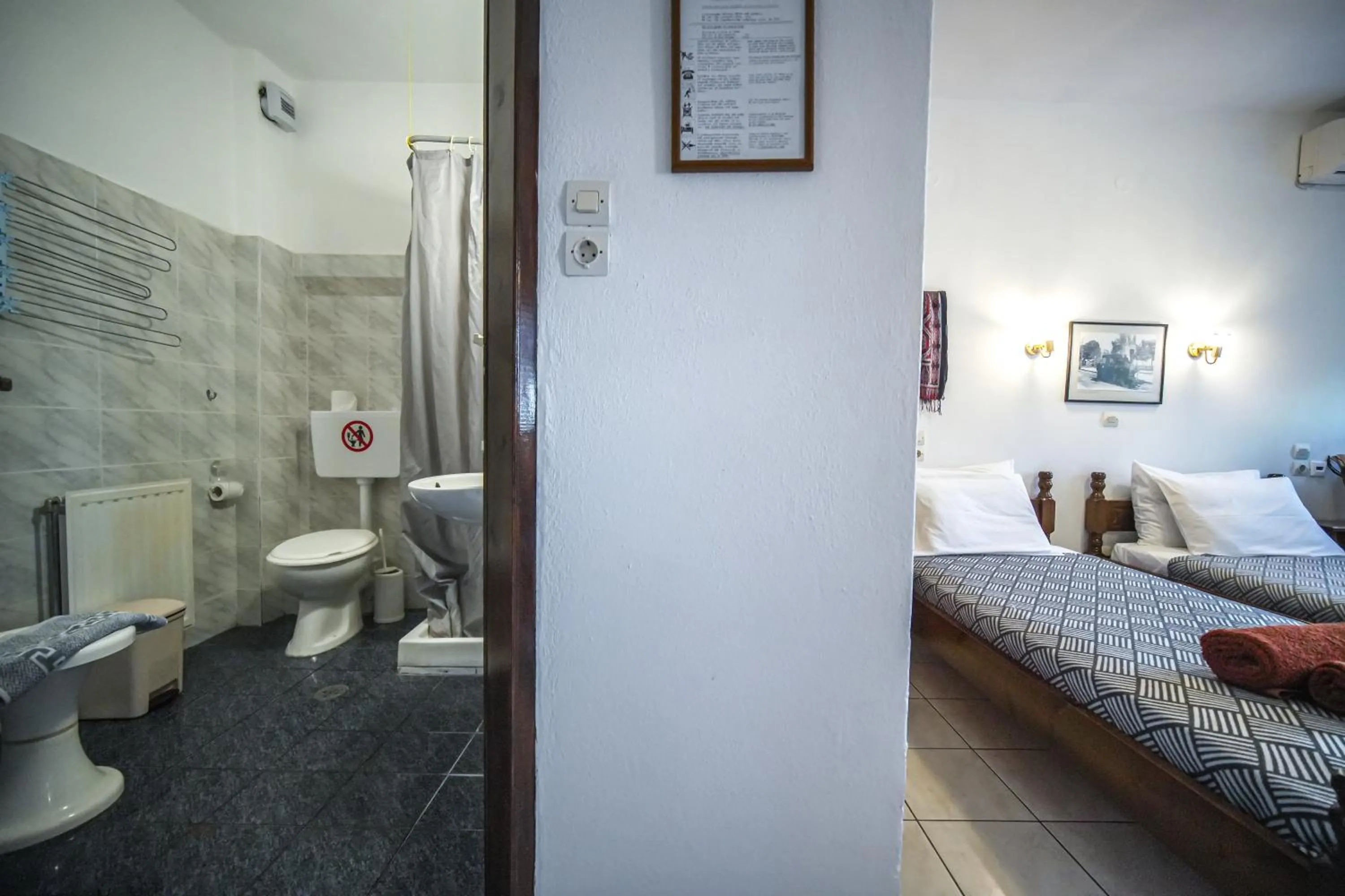 Shower, Bed in Hotel Hagiati
