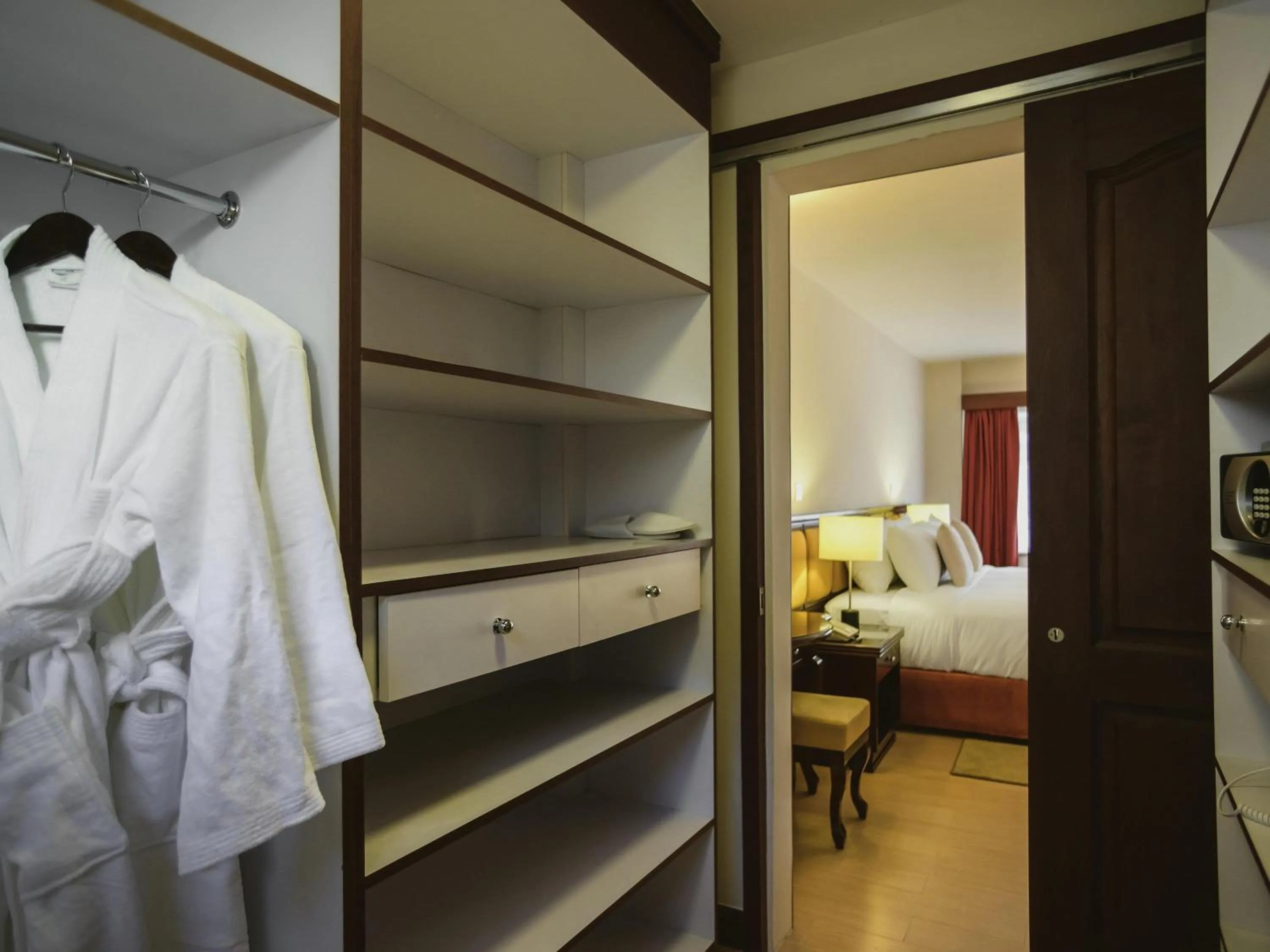 Bedroom, Bed in Mövenpick Hotel & Residences Nairobi