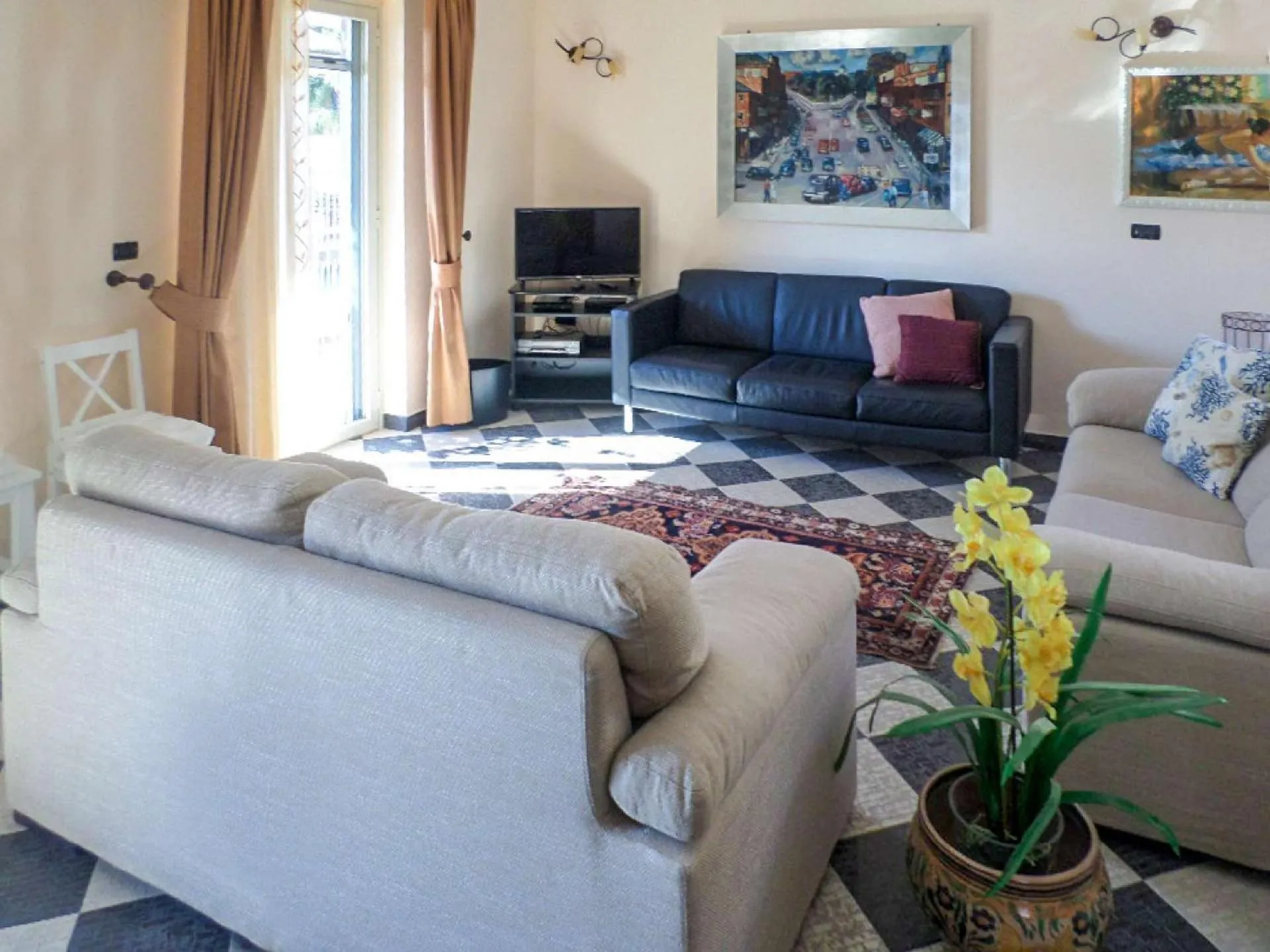 Communal lounge/ TV room in Dolce Casa n41