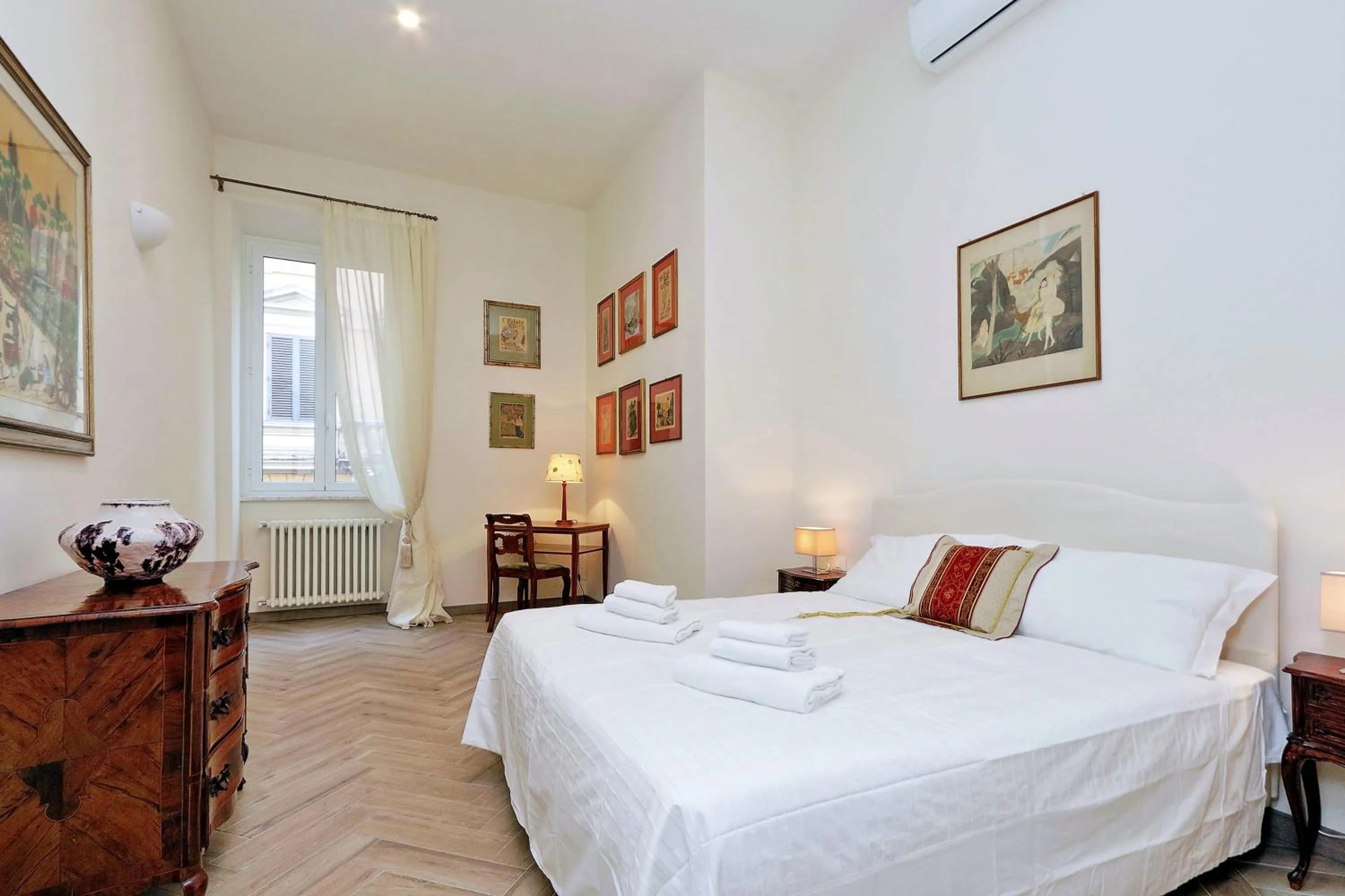 Bedroom, Bed in Sistina 2