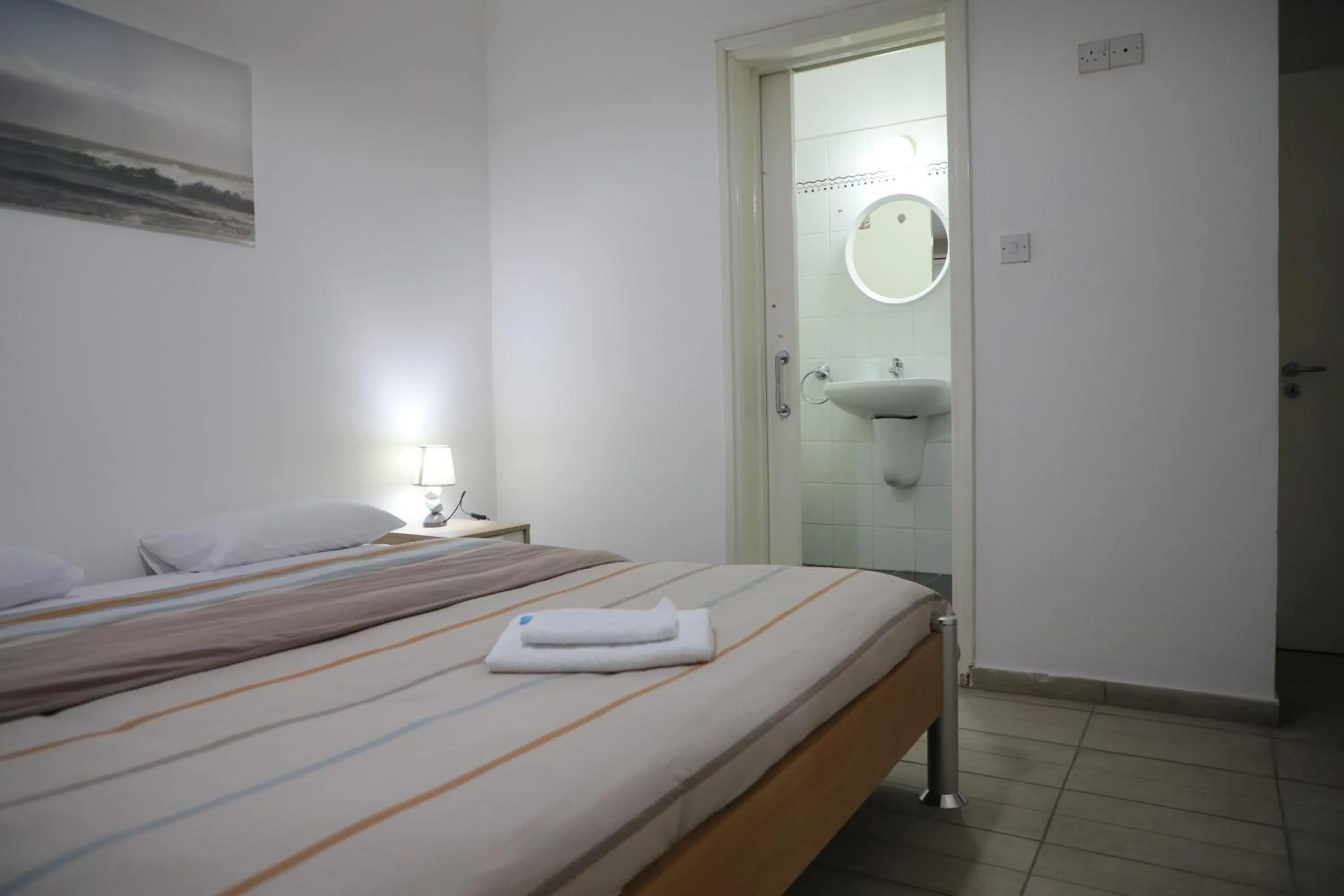 Bathroom, Bed in Bianco E U Apartment