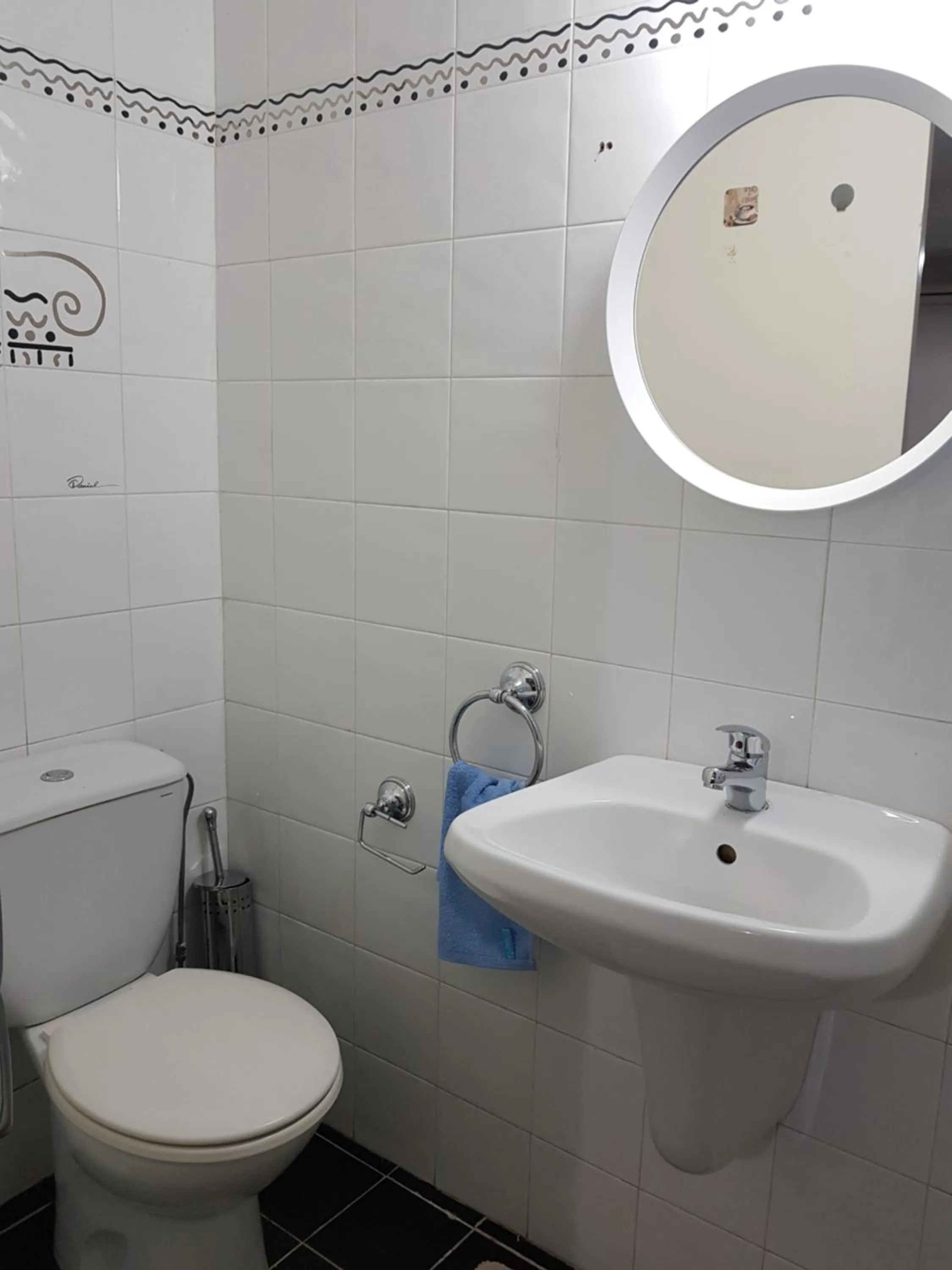 Bathroom in Bianco E U Apartment