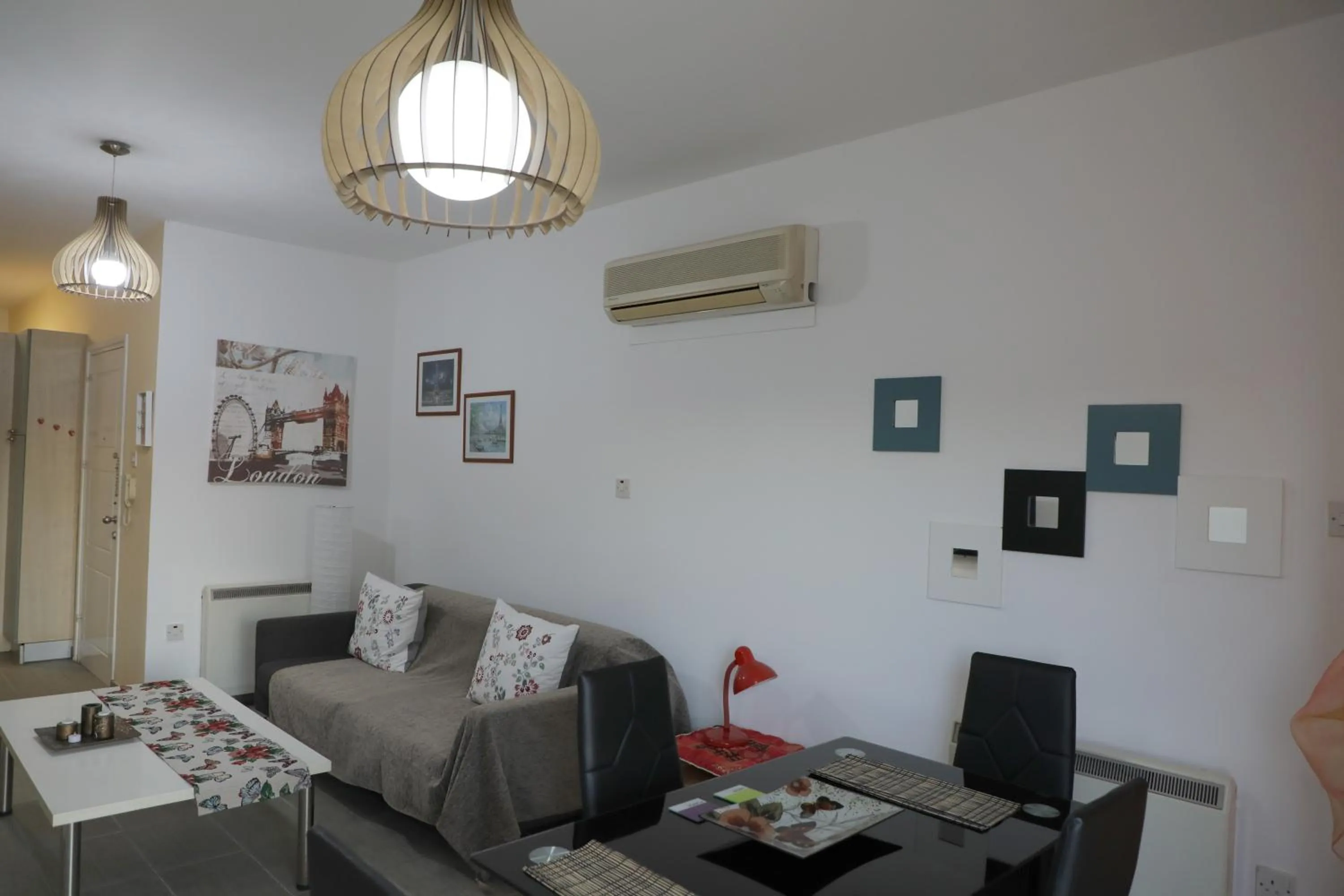 Dining area in Bianco E U Apartment