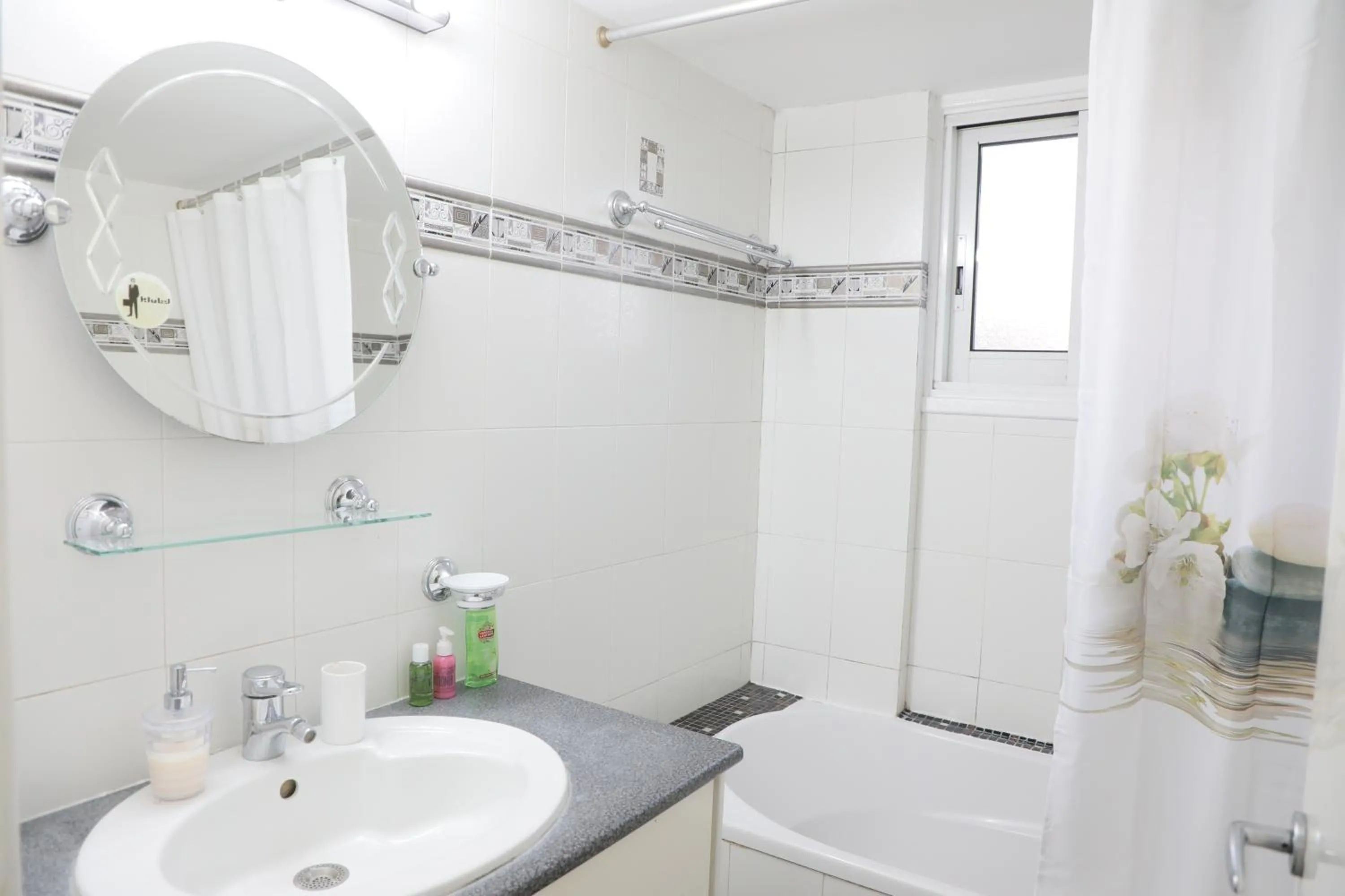 Bathroom in Bianco E U Apartment