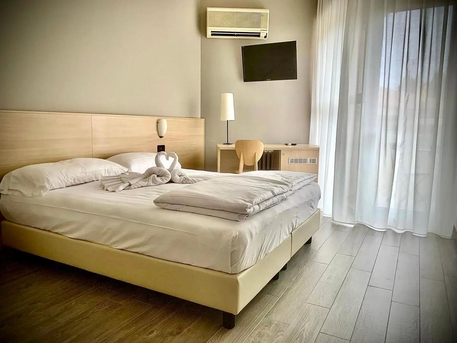 Bed in Hotel Astoria