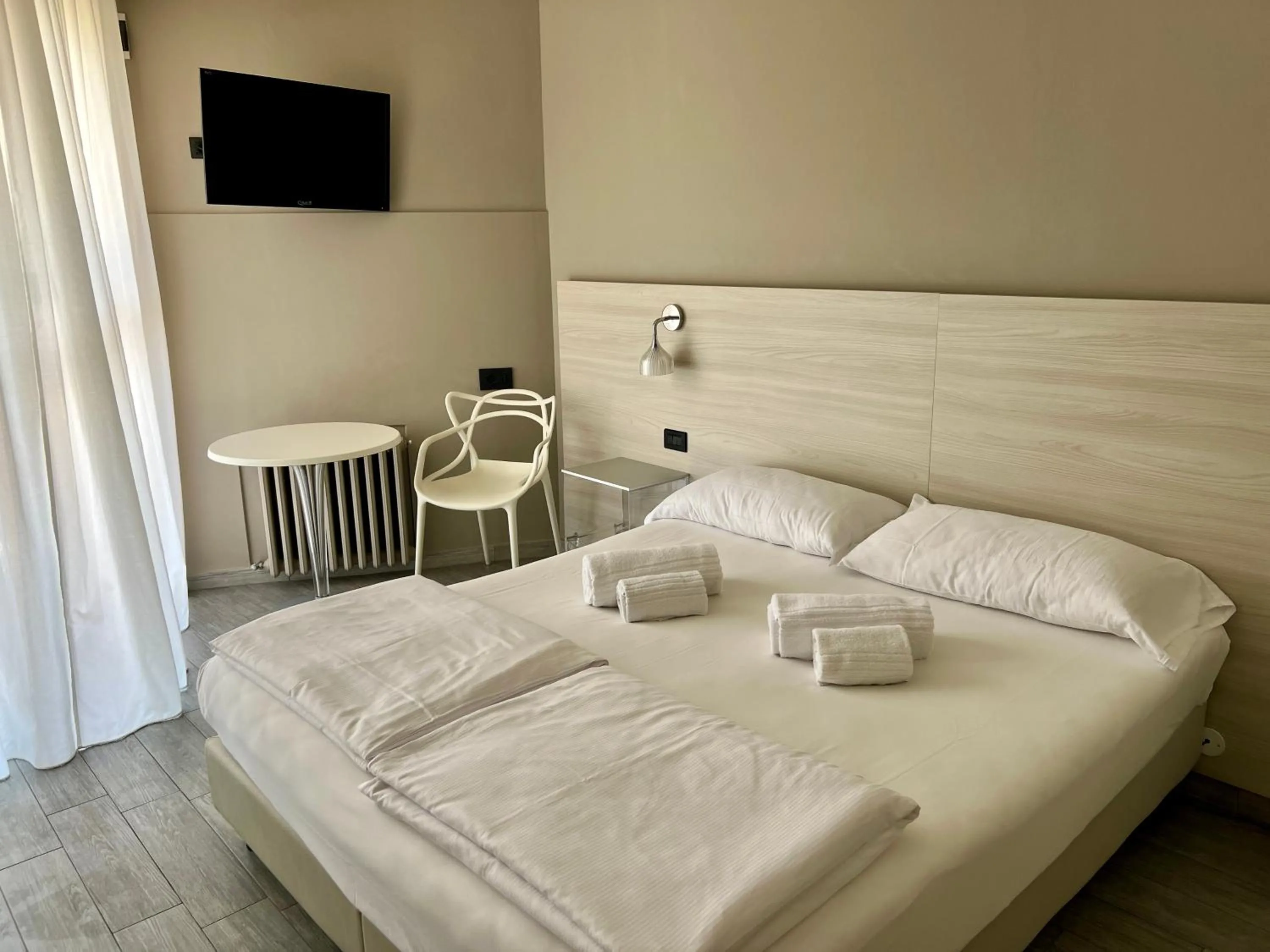 Bed in Hotel Astoria