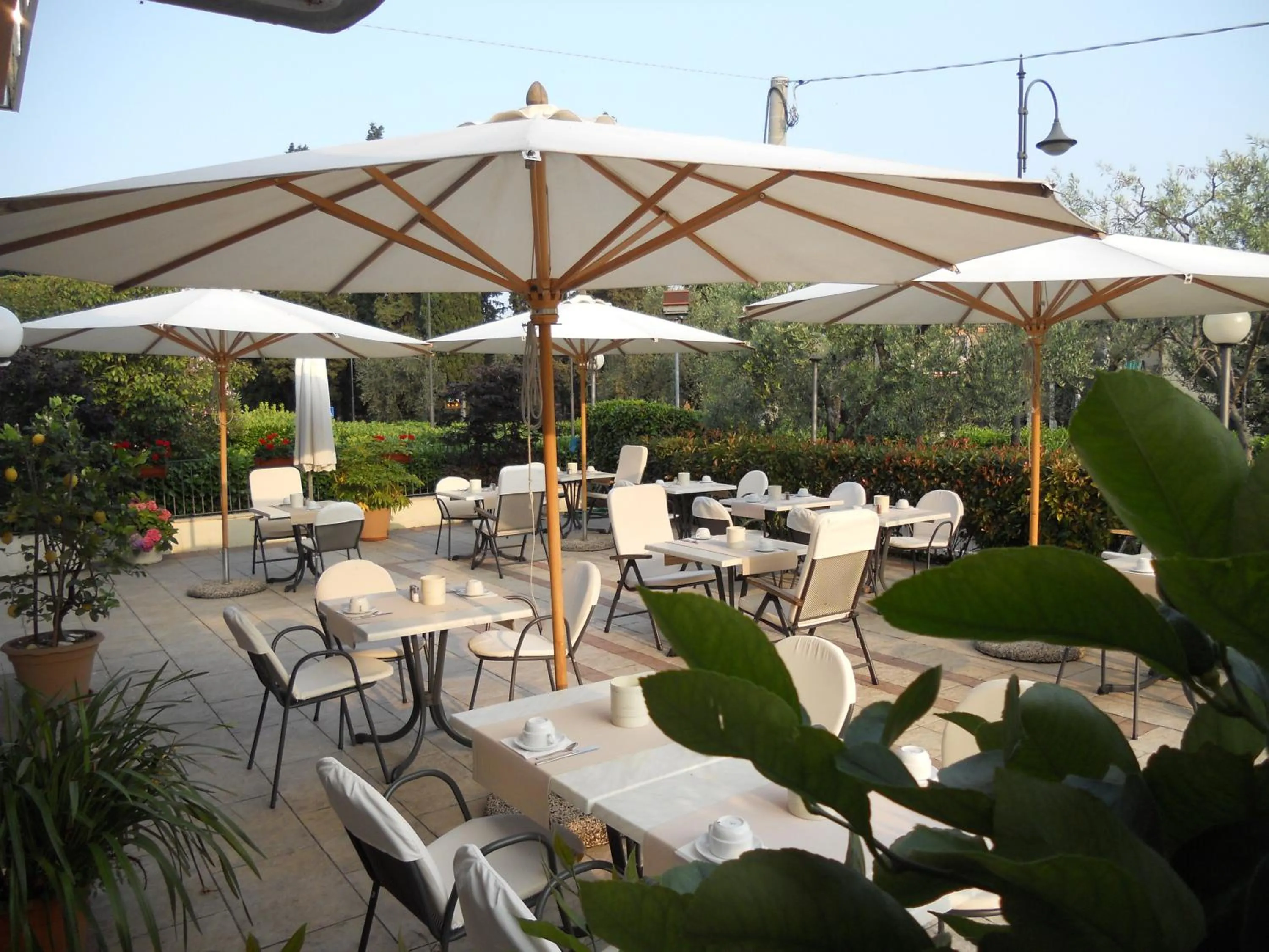 Restaurant/places to eat in Hotel Astoria