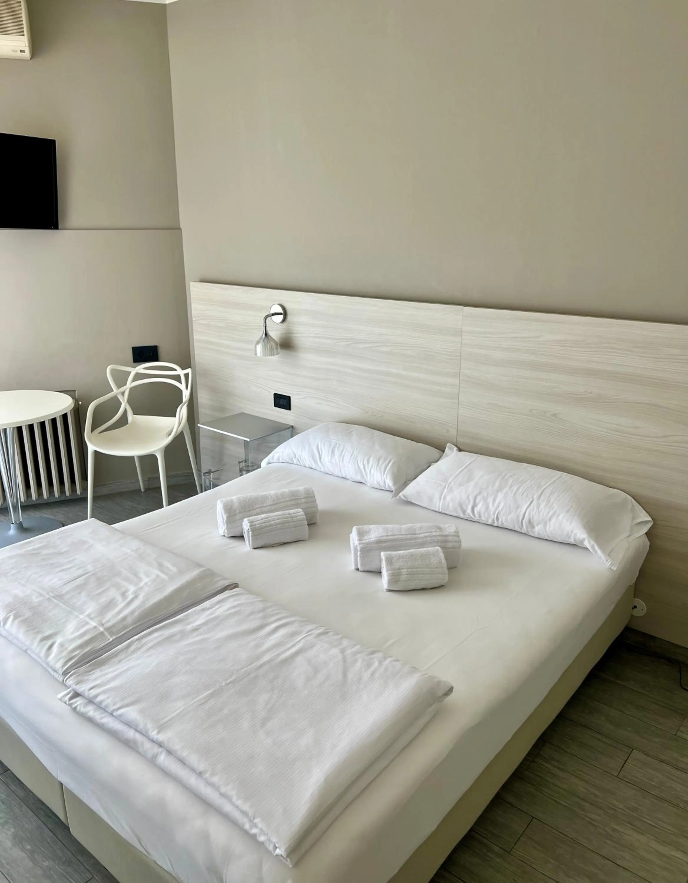 Bed in Hotel Astoria