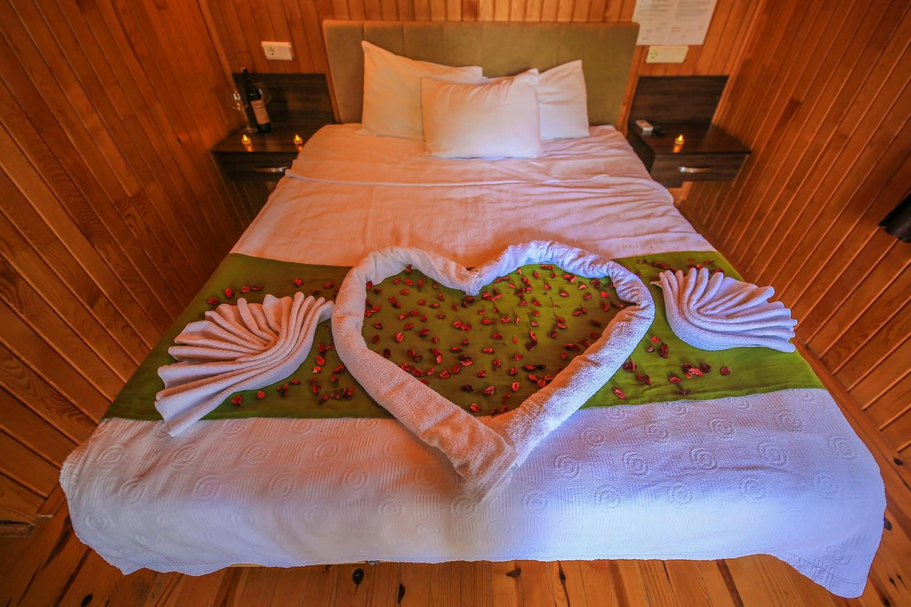 Bed in Cirali Zakkum Bungalow