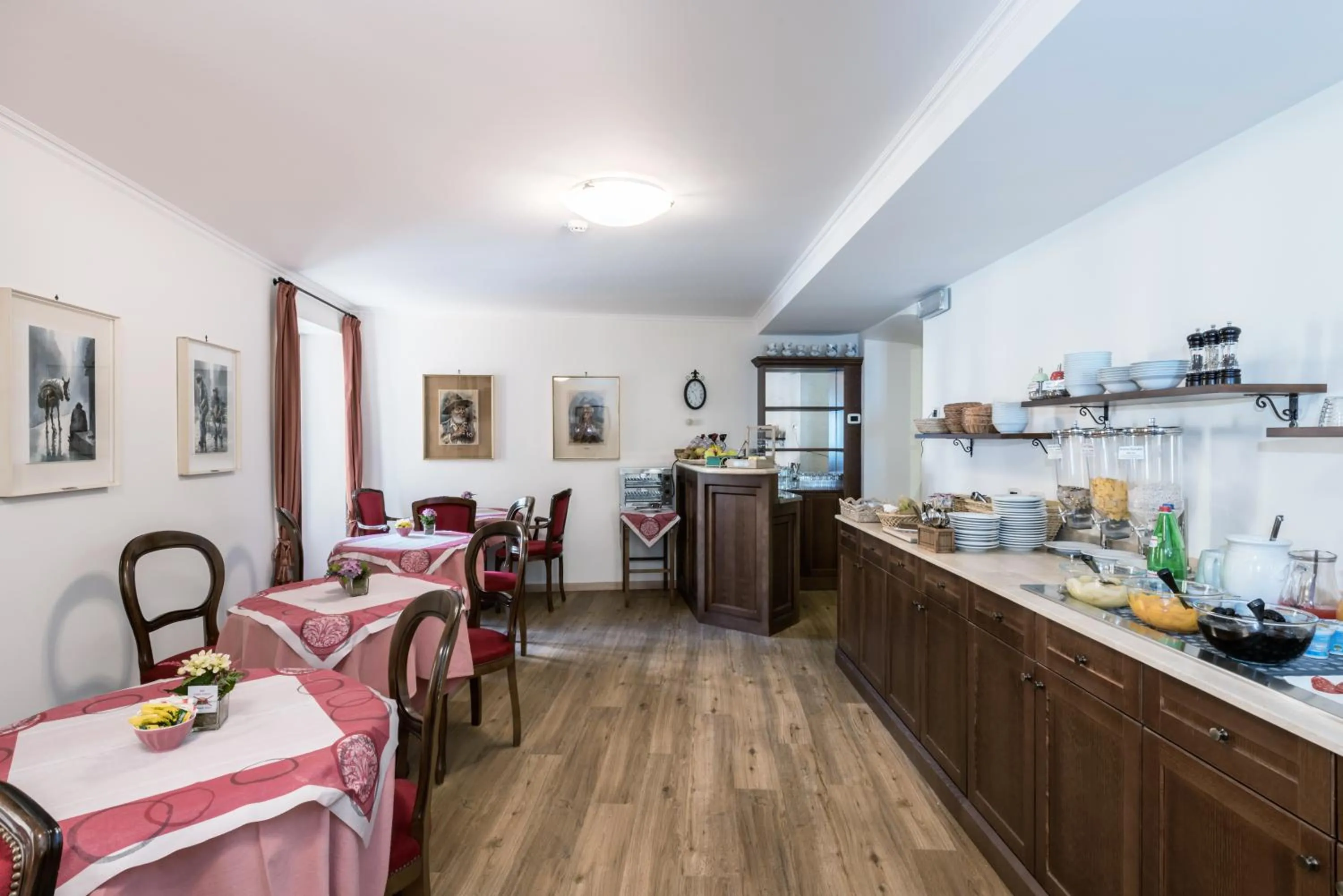 Continental breakfast in Hotel Garni Corona