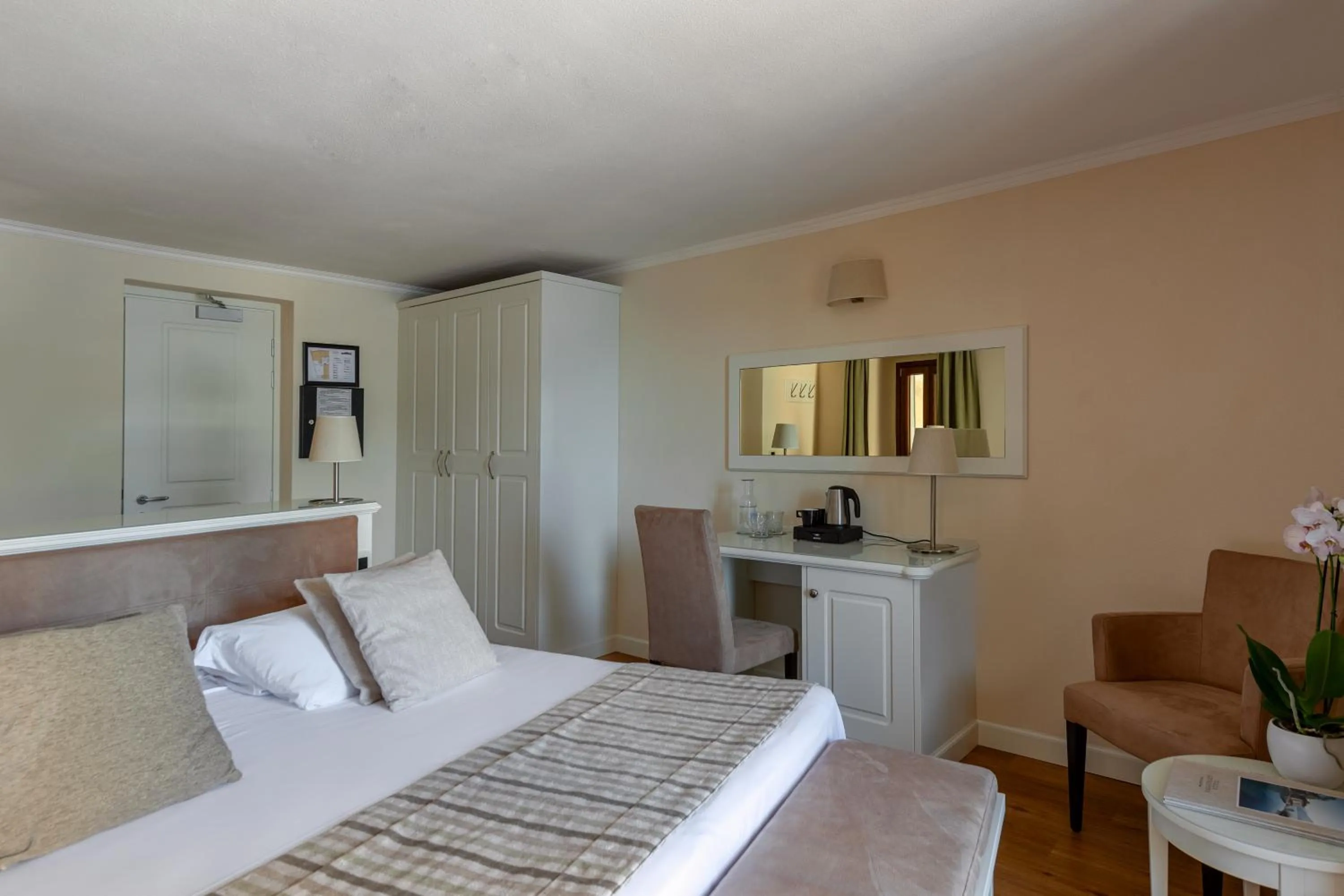 Bed in Hotel Garni Corona