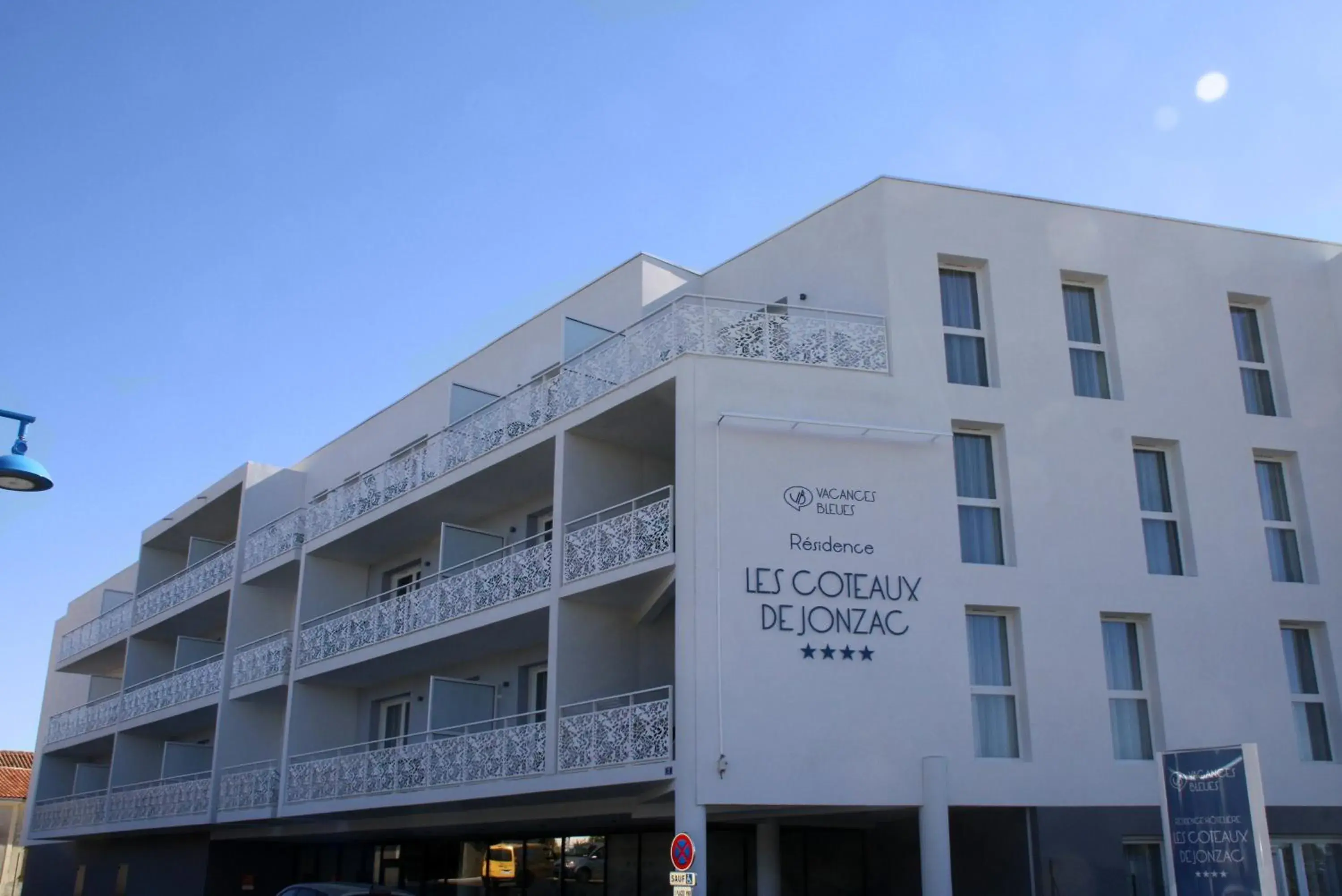 Facade/entrance in Résidence Vacances Bleues Les Coteaux de Jonzac Facade/entrance in Résidence Vacances Bleues Les Coteaux de Jonzac
