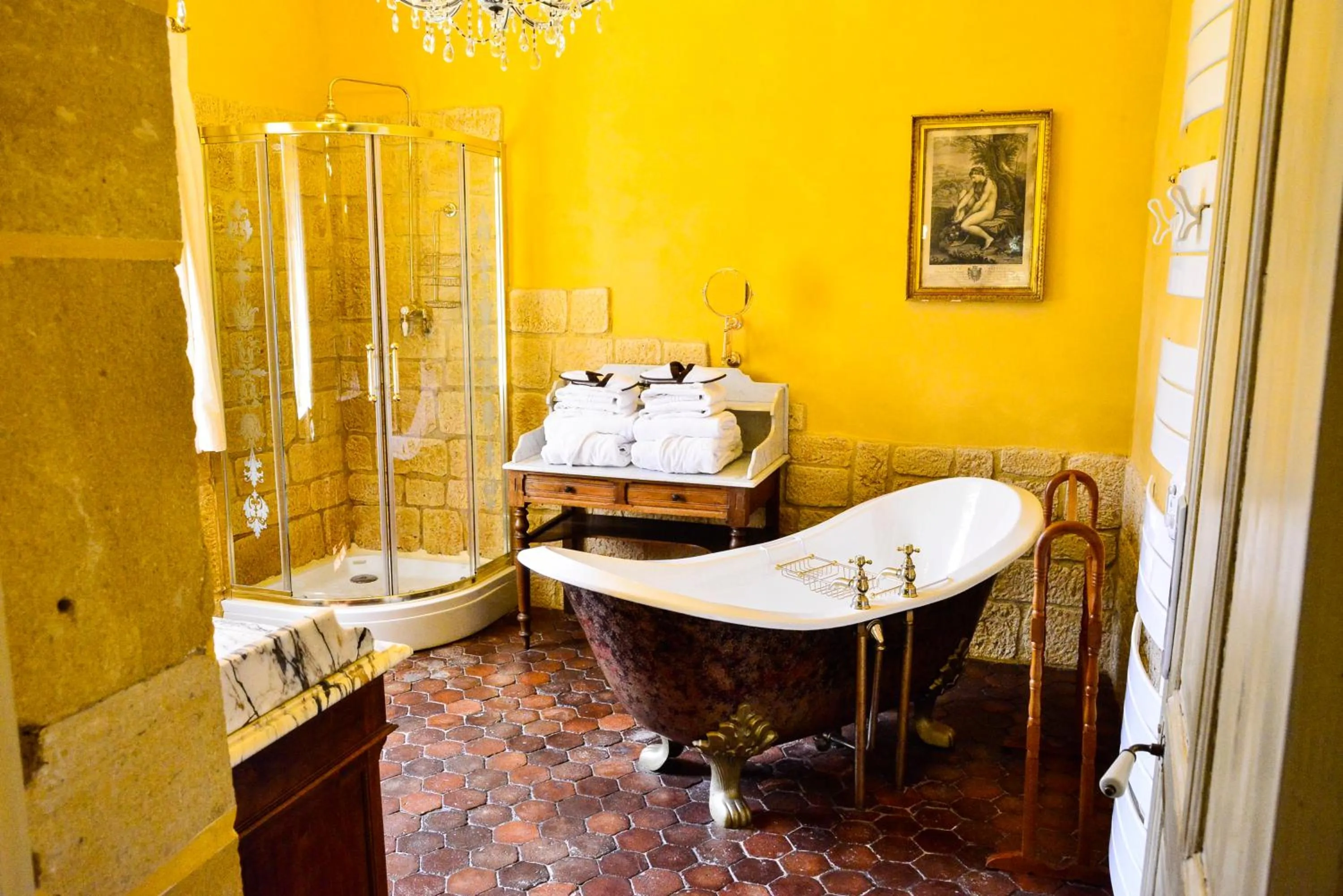 Bedroom in Chateau d'Origny, Chambres d'hotes et Restaurant Gastronomique