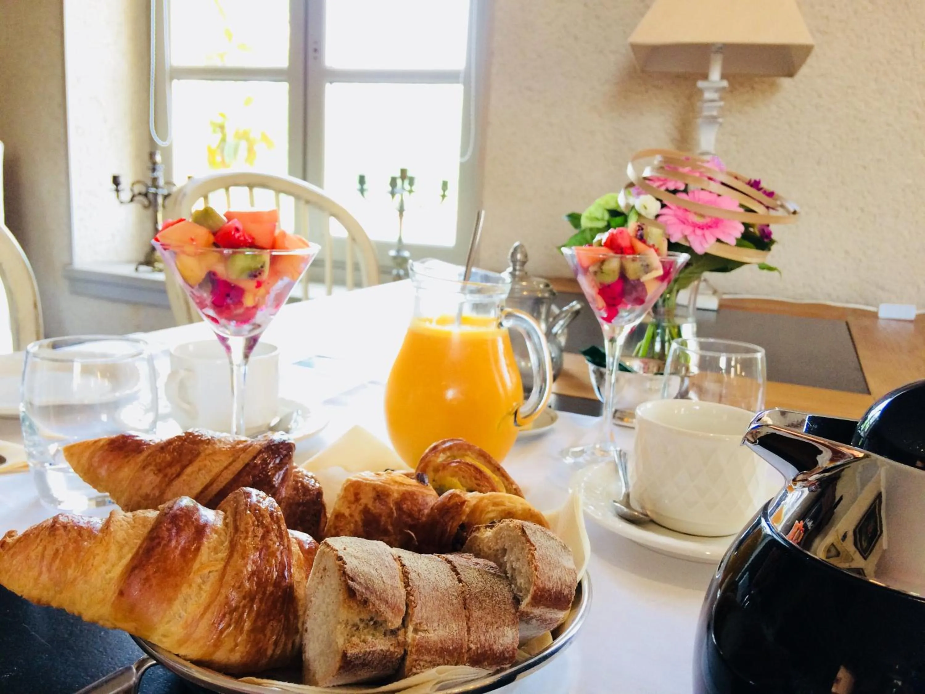 Breakfast in Chateau d'Origny, Chambres d'hotes et Restaurant Gastronomique