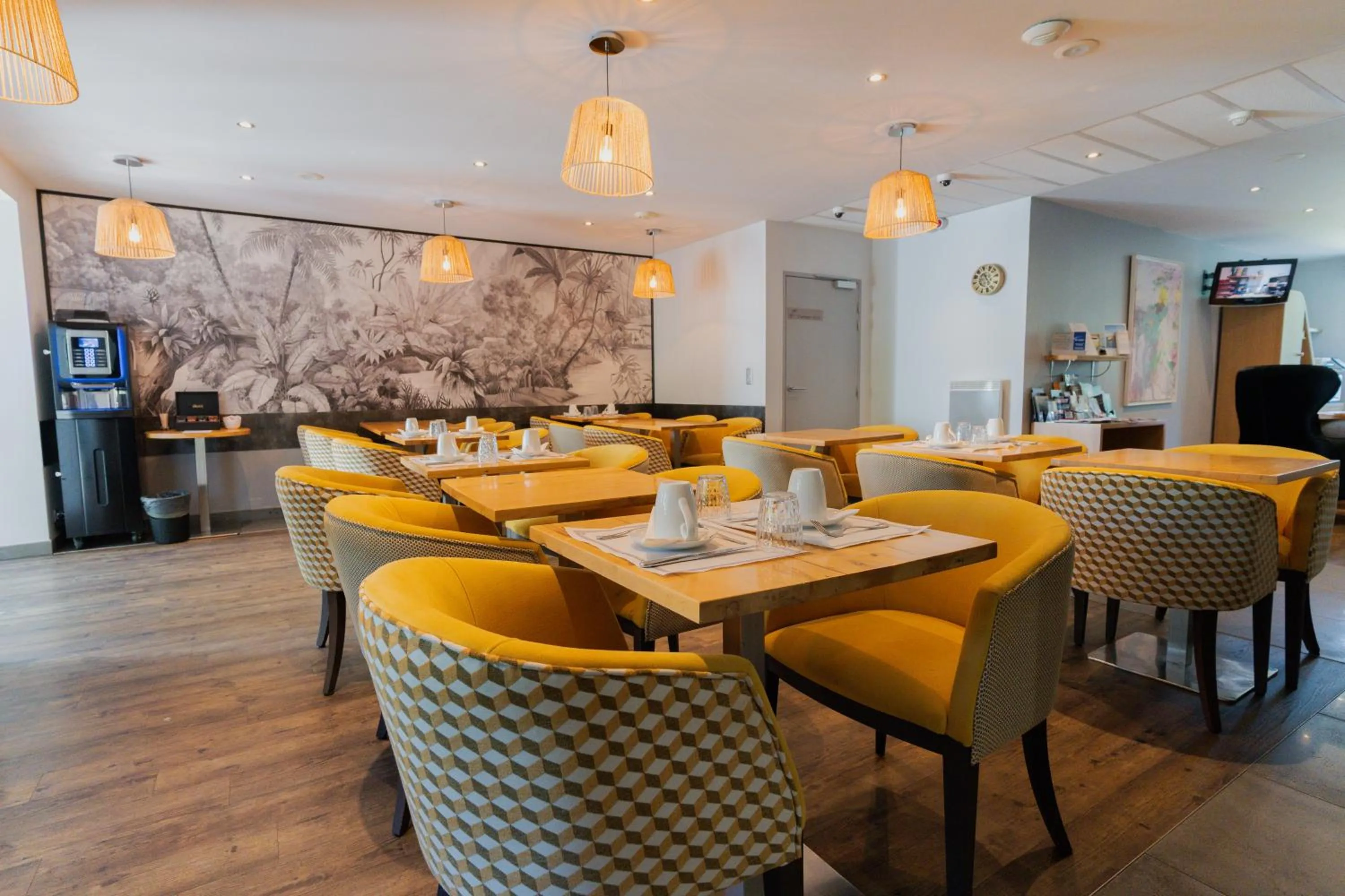 Breakfast in Best Western Hôtel Garden and Spa