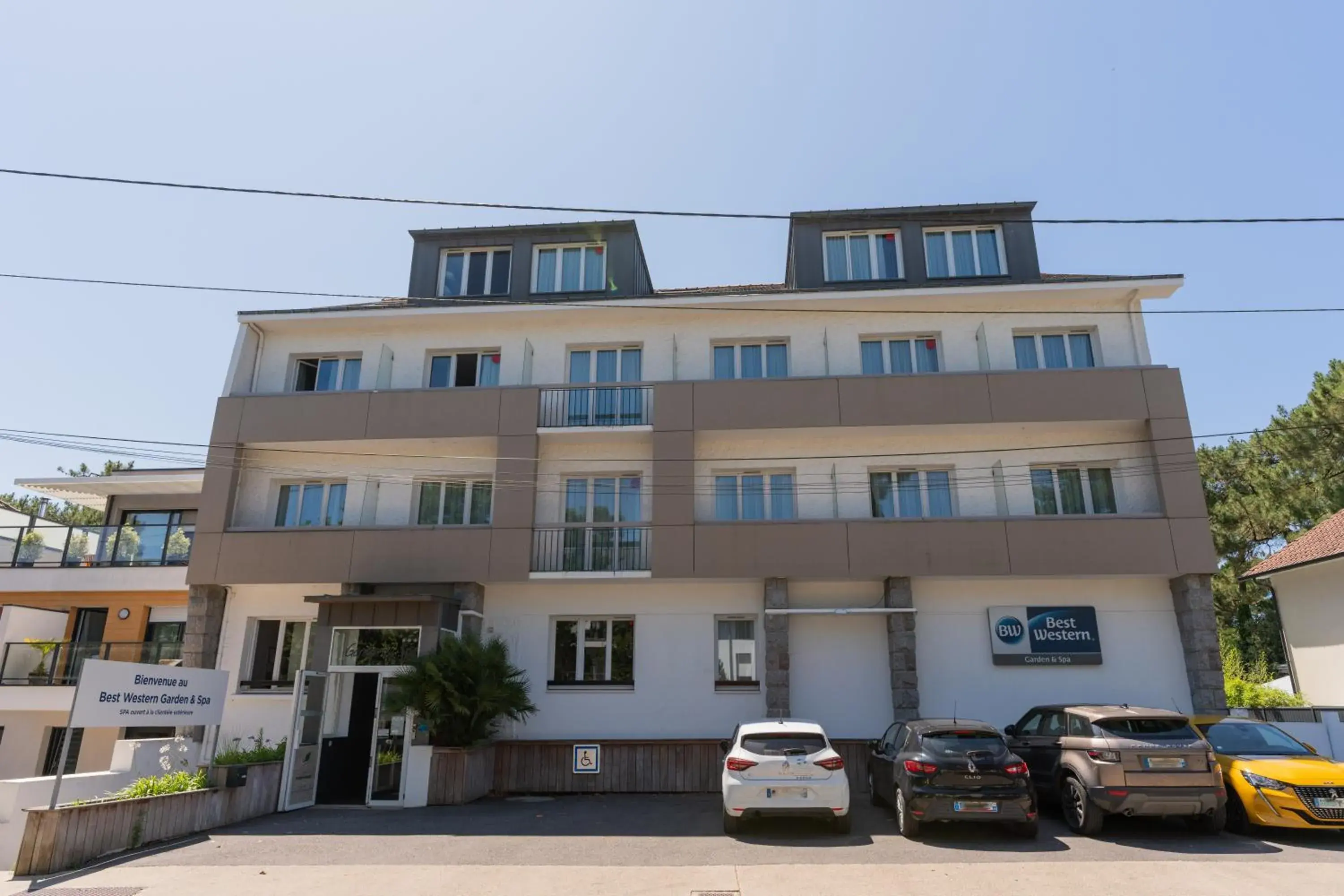 Property building in Best Western Hôtel Garden and Spa Property building in Best Western Hôtel Garden and Spa