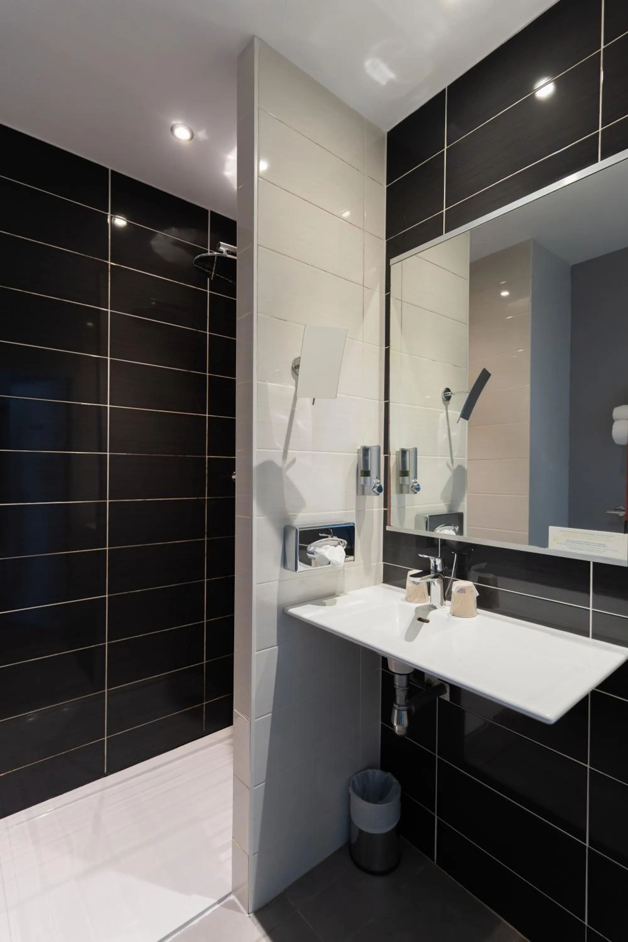 Bathroom in Best Western Hôtel Garden and Spa