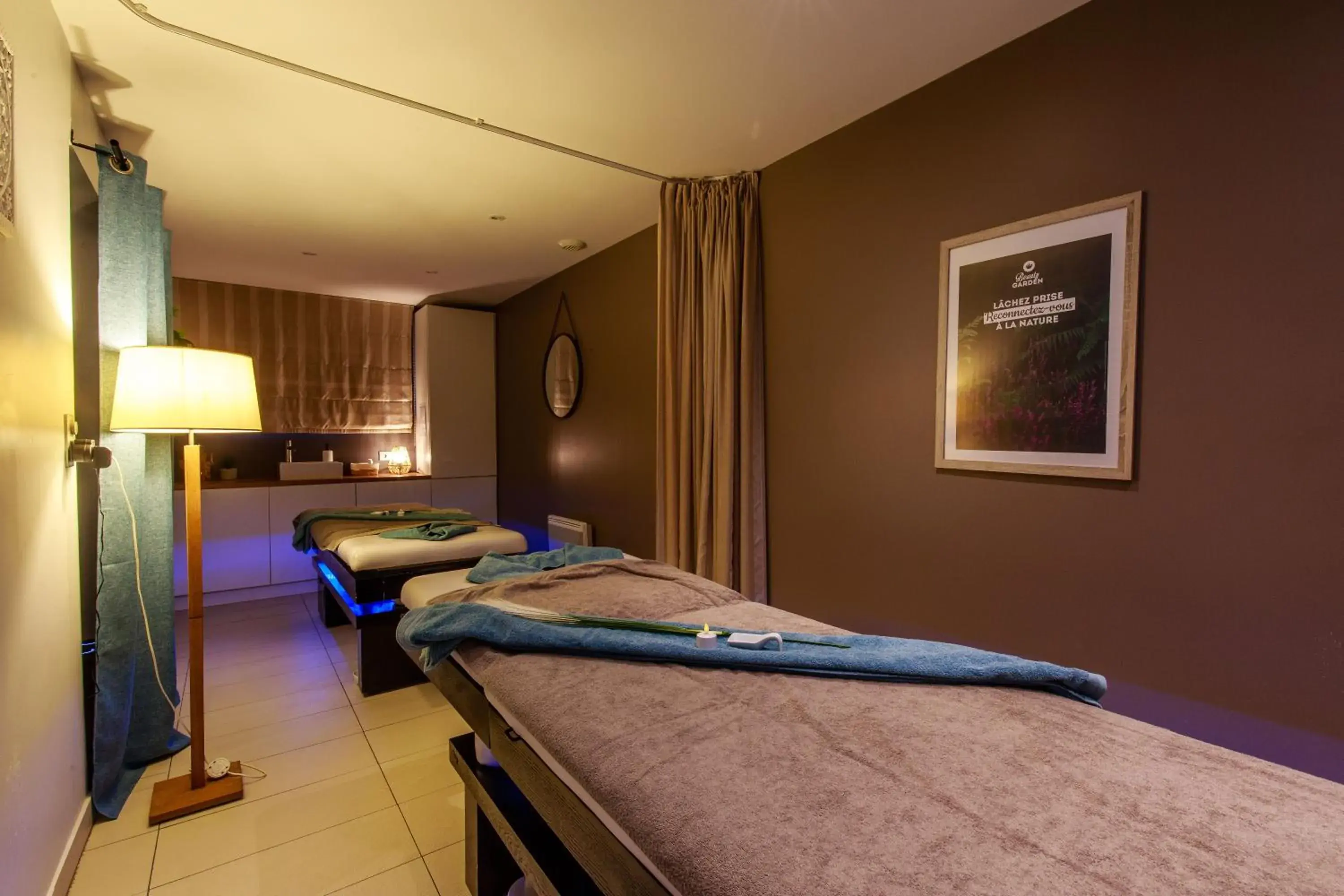 Massage, Bed in Best Western Hôtel Garden and Spa Massage, Bed in Best Western Hôtel Garden and Spa