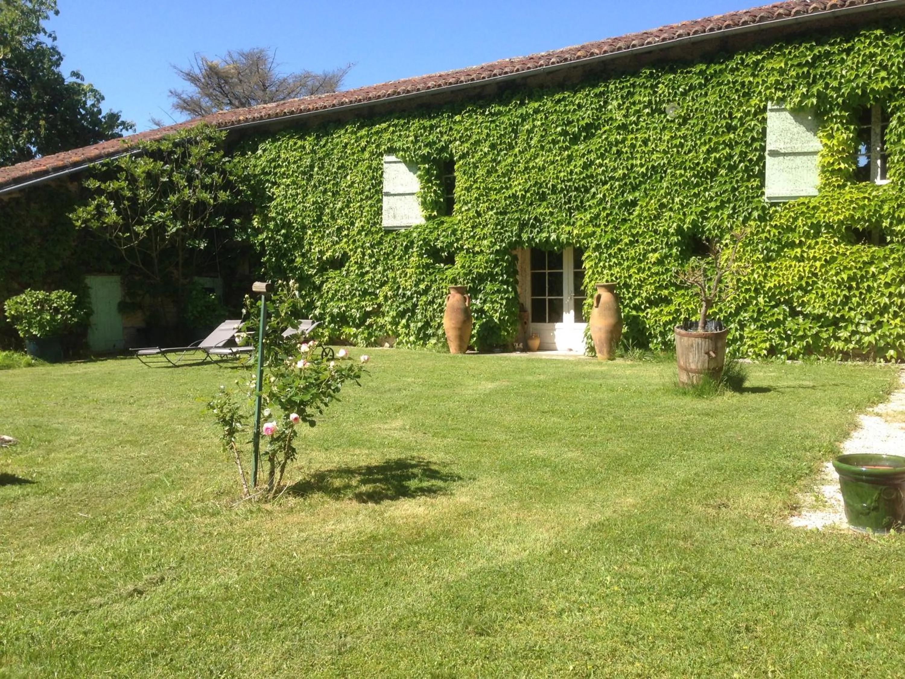 Property building in Villa Marambat