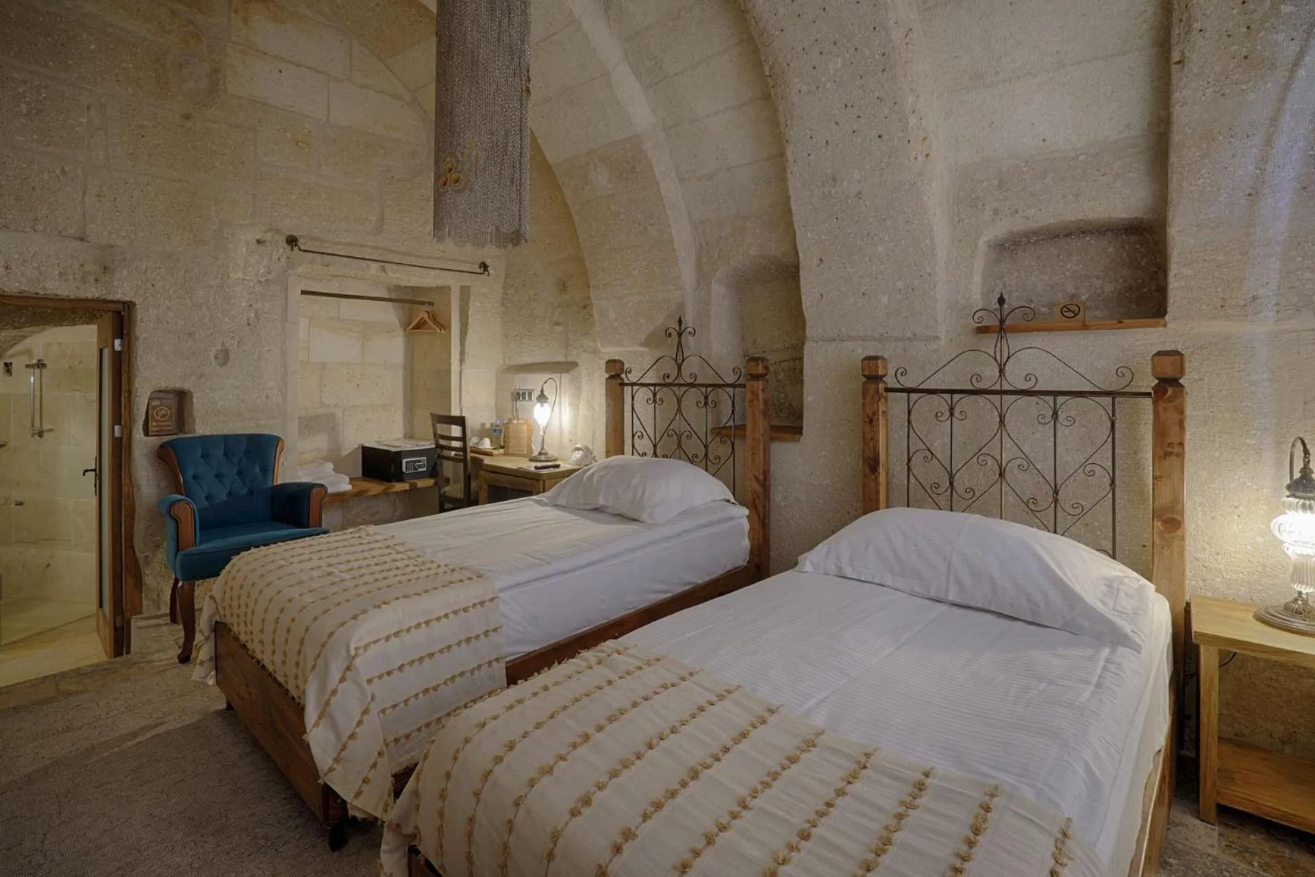 Bedroom, Bed in Hera Cave Suites