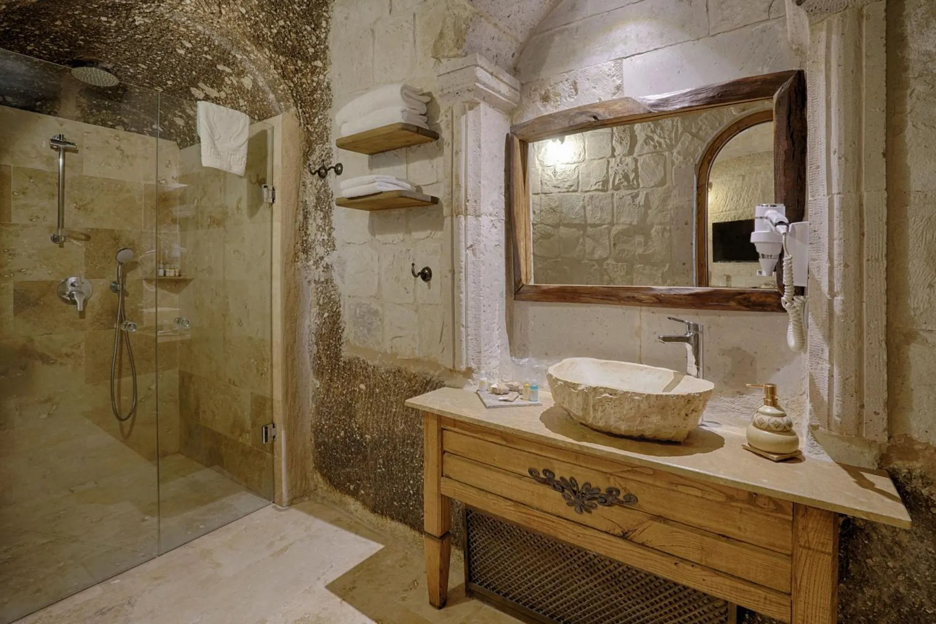 Bathroom in Hera Cave Suites