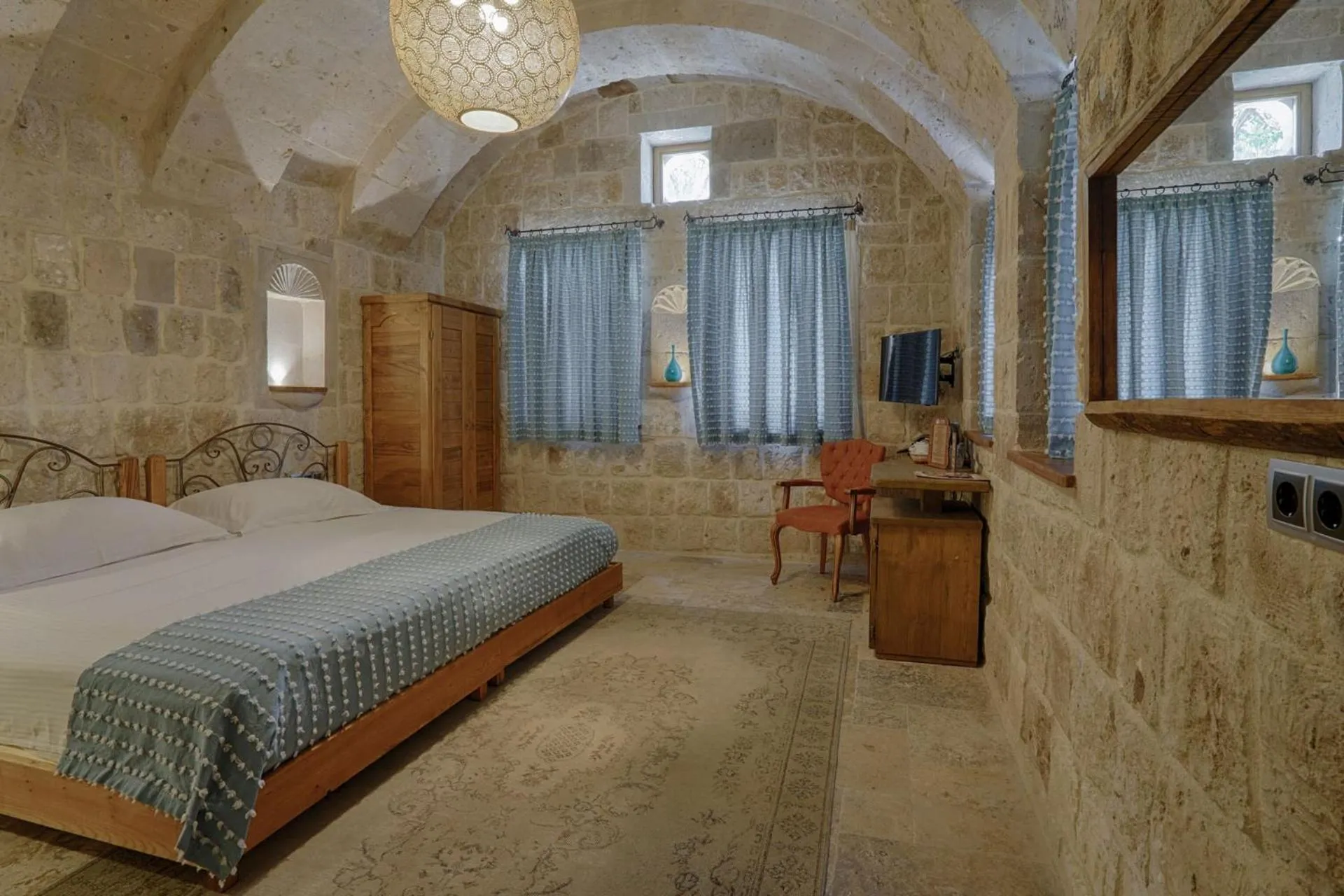 Bedroom, Bed in Hera Cave Suites