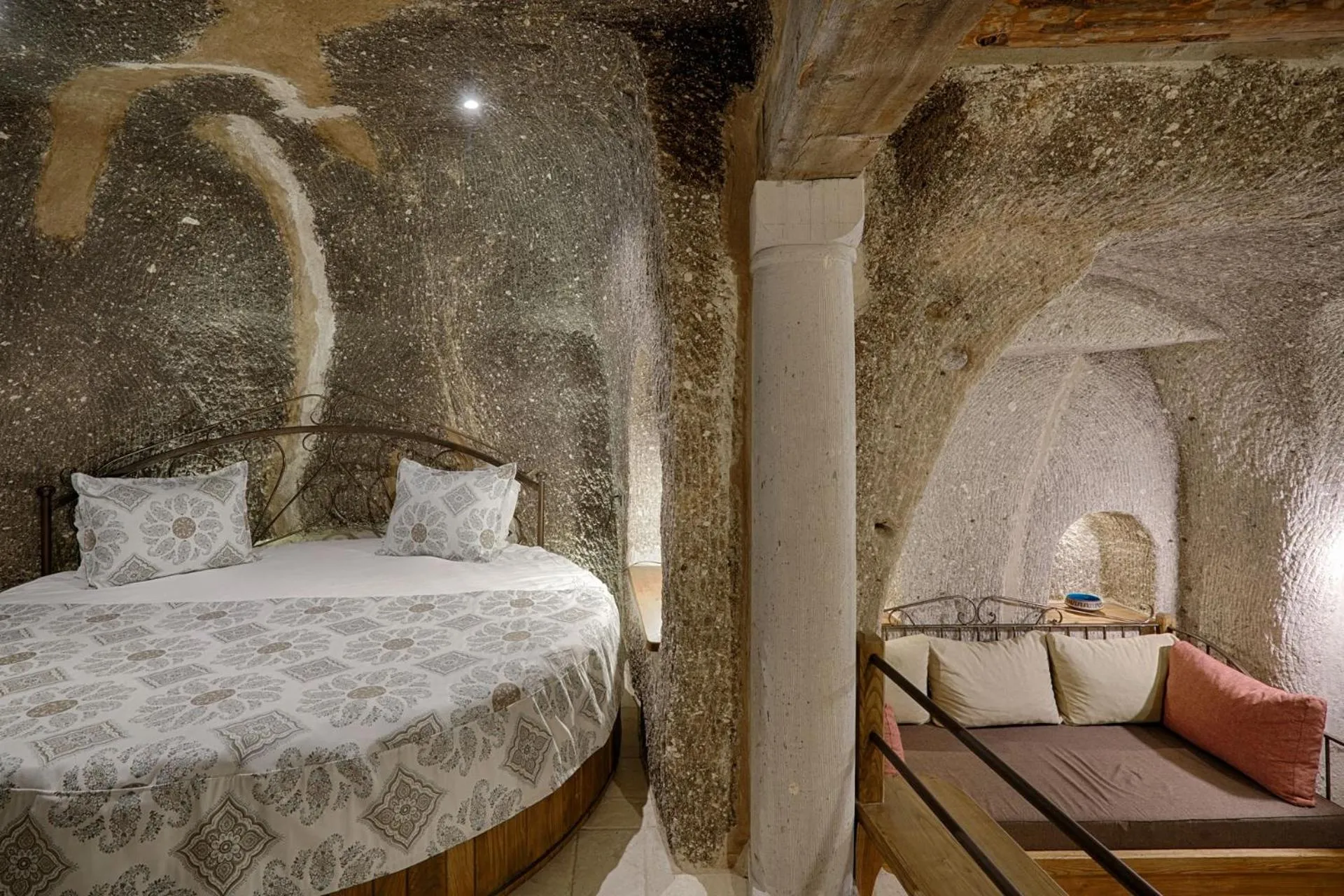 Bedroom, Bed in Hera Cave Suites