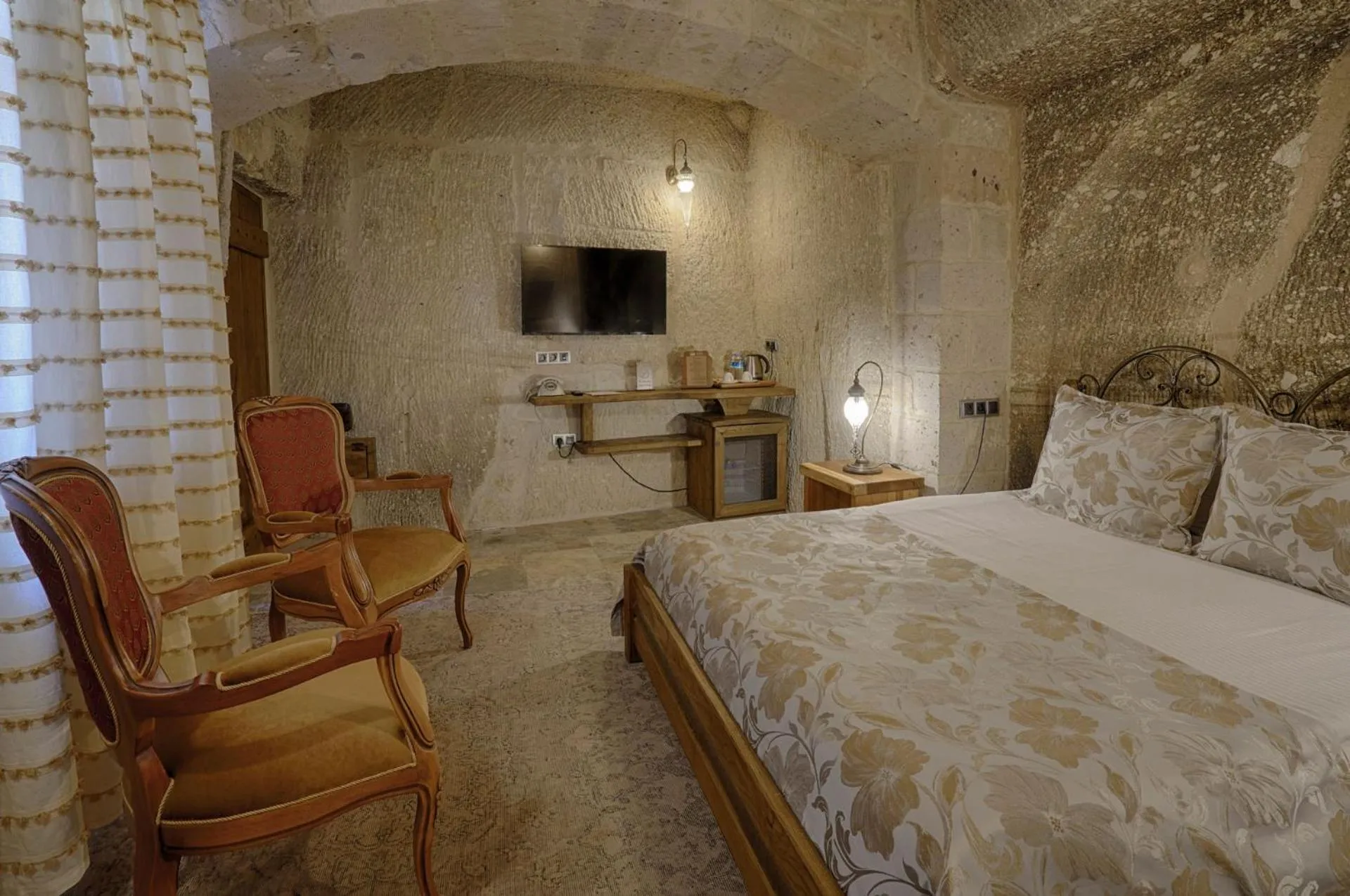 Bedroom, Bed in Hera Cave Suites