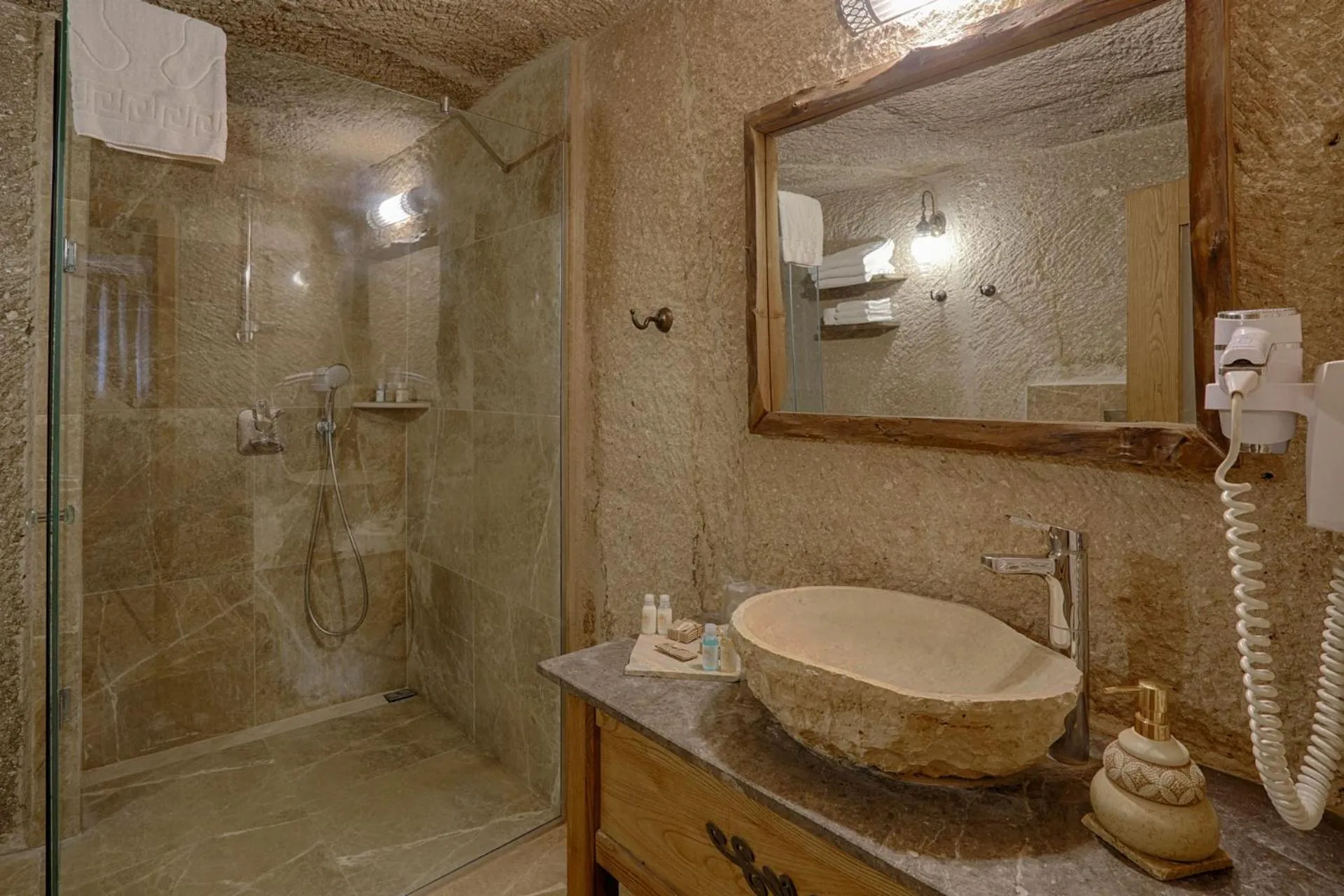 Bathroom in Hera Cave Suites