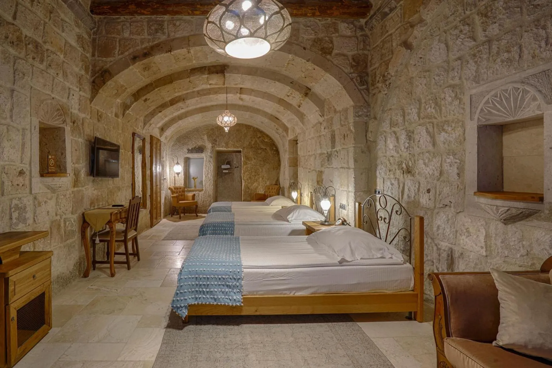 Photo of the whole room, Bed in Hera Cave Suites