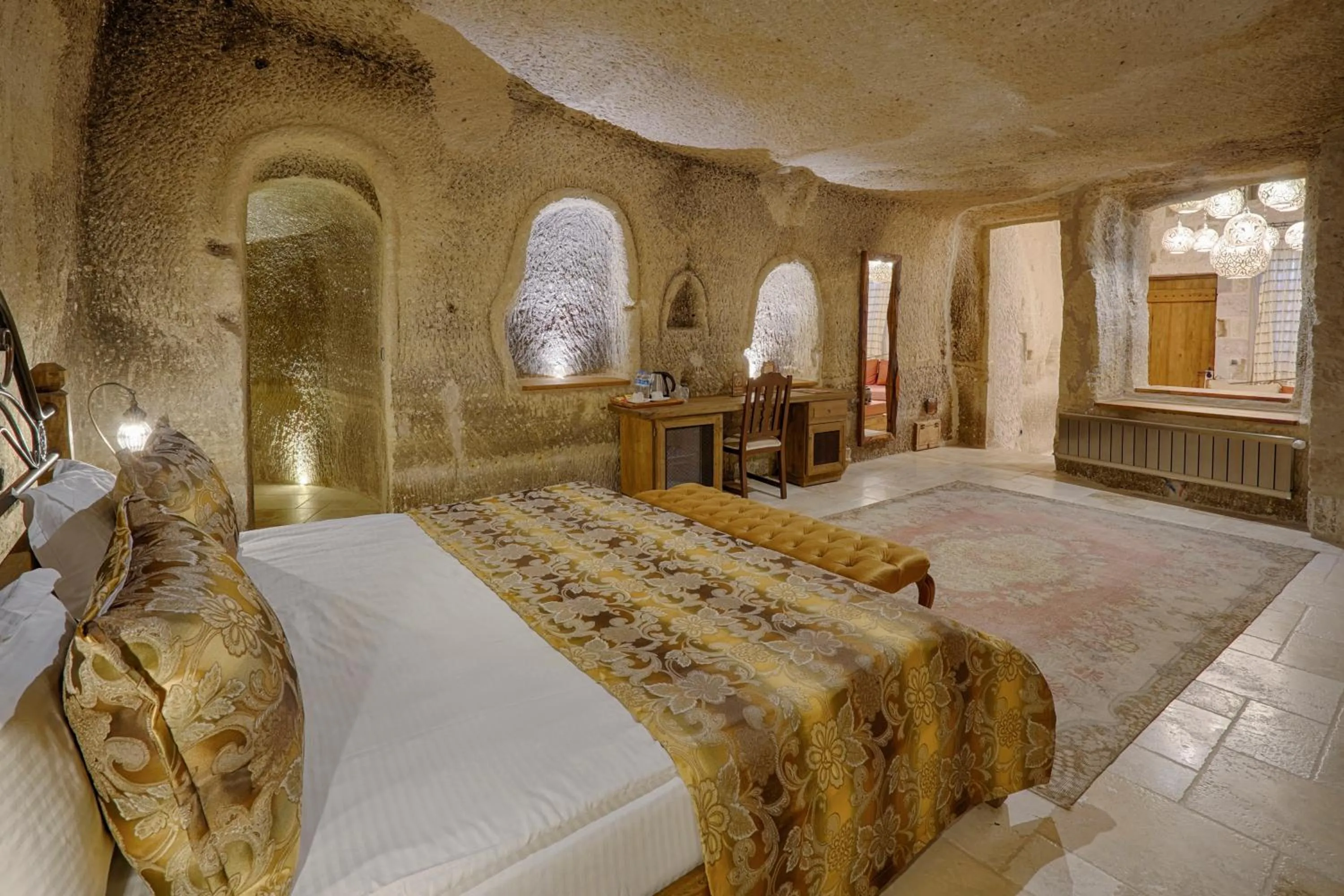 Family, Bed in Hera Cave Suites