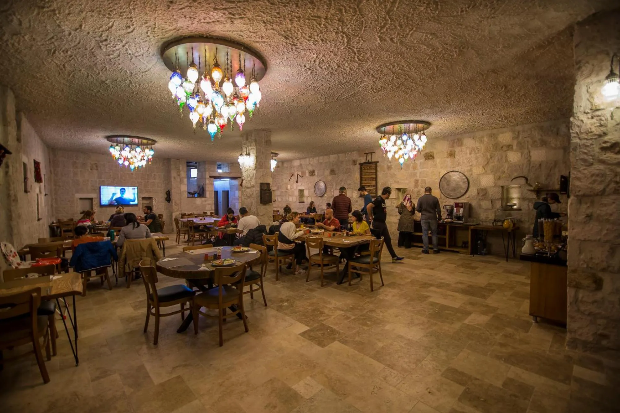 Restaurant/places to eat in Hera Cave Suites
