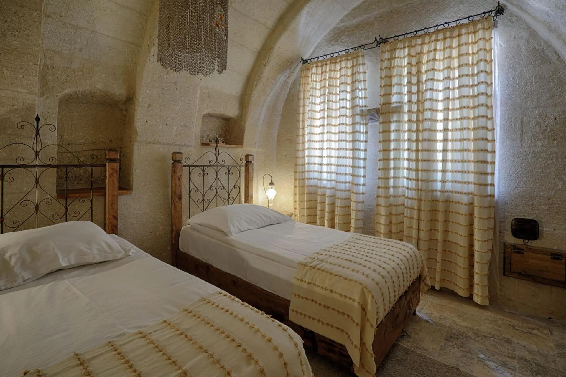 Bedroom, Bed in Hera Cave Suites