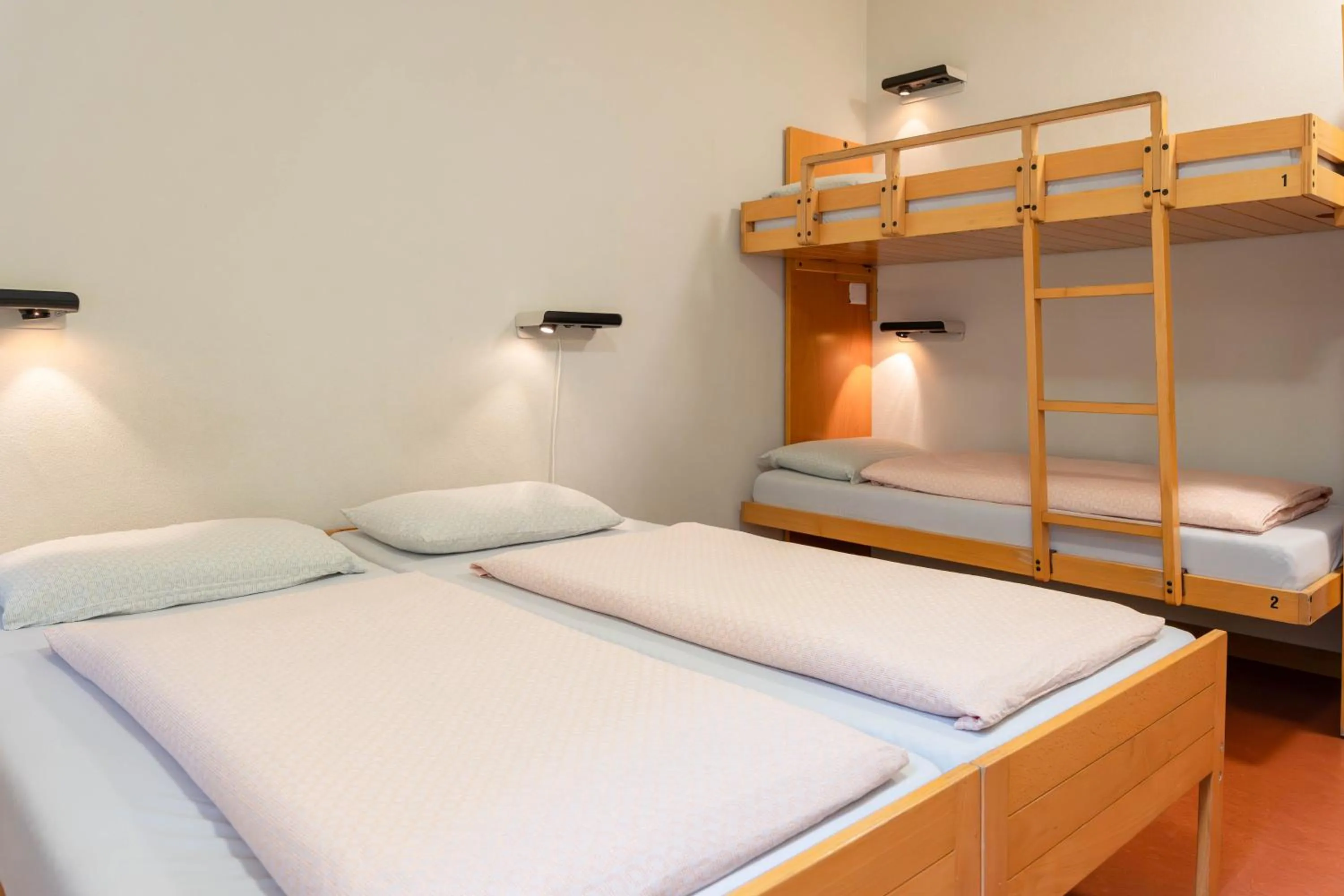 Bedroom, Bed in Zurich Youth Hostel