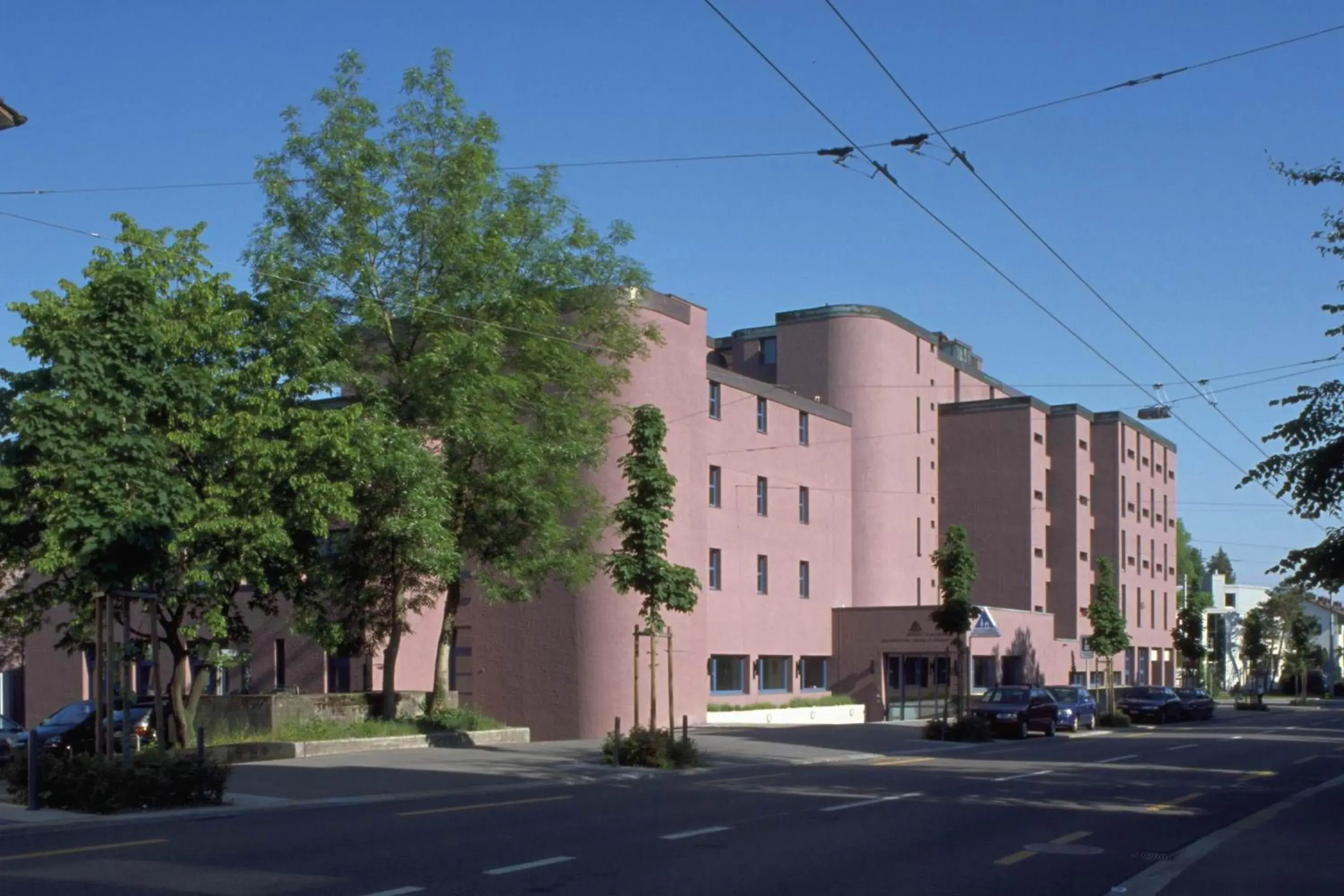 Facade/entrance in Zurich Youth Hostel Facade/entrance in Zurich Youth Hostel